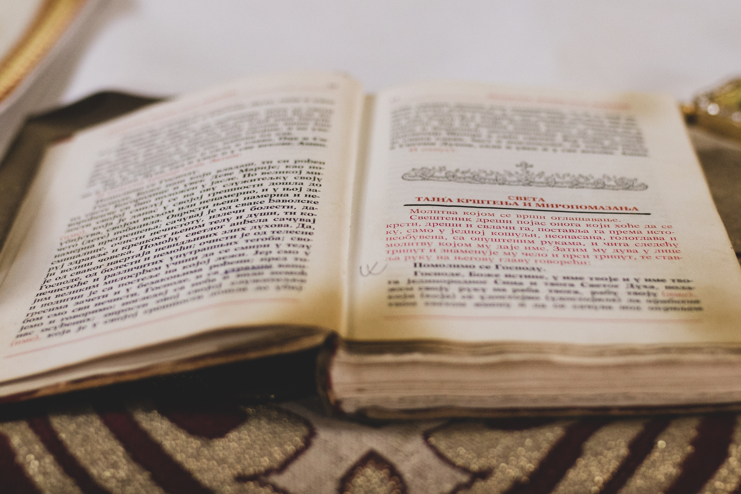 fotografija otvorene knjige