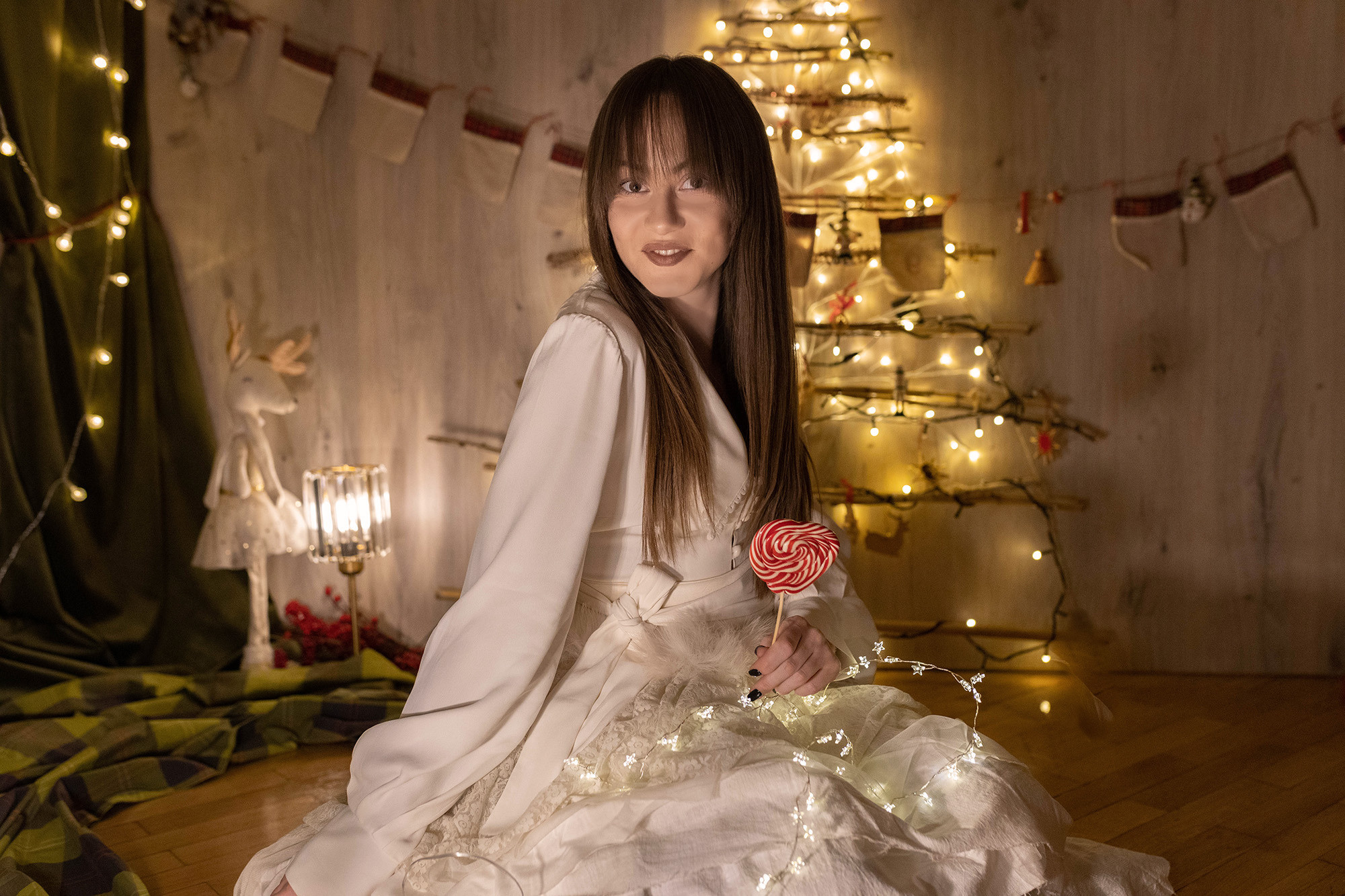 Praznična atmosfera uhvaćena na studijskom novogodišnjem fotografisanju