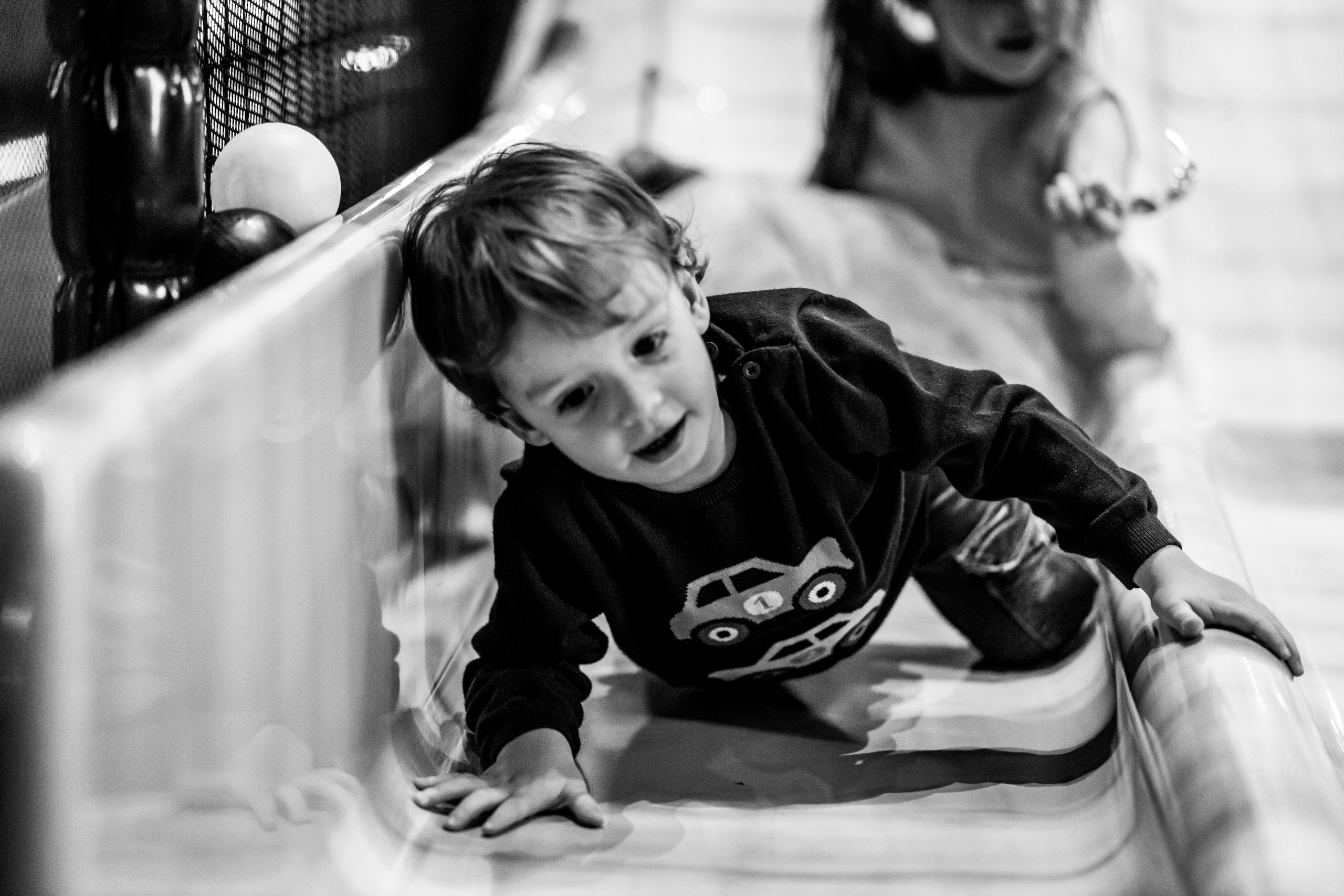 crno-bela fotografija male devojčice