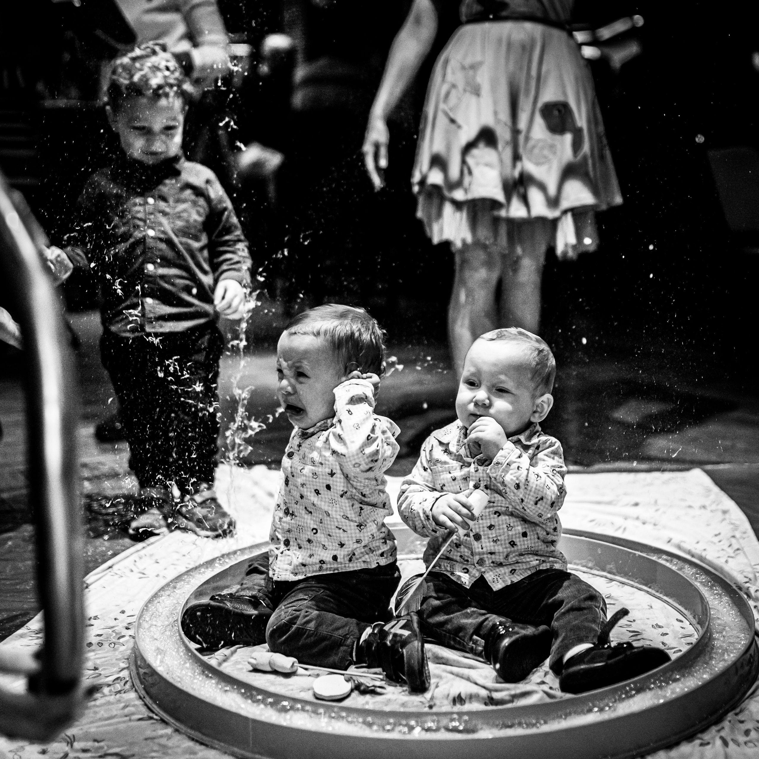 crno-bela fotografija slavljenika prvog rođendana