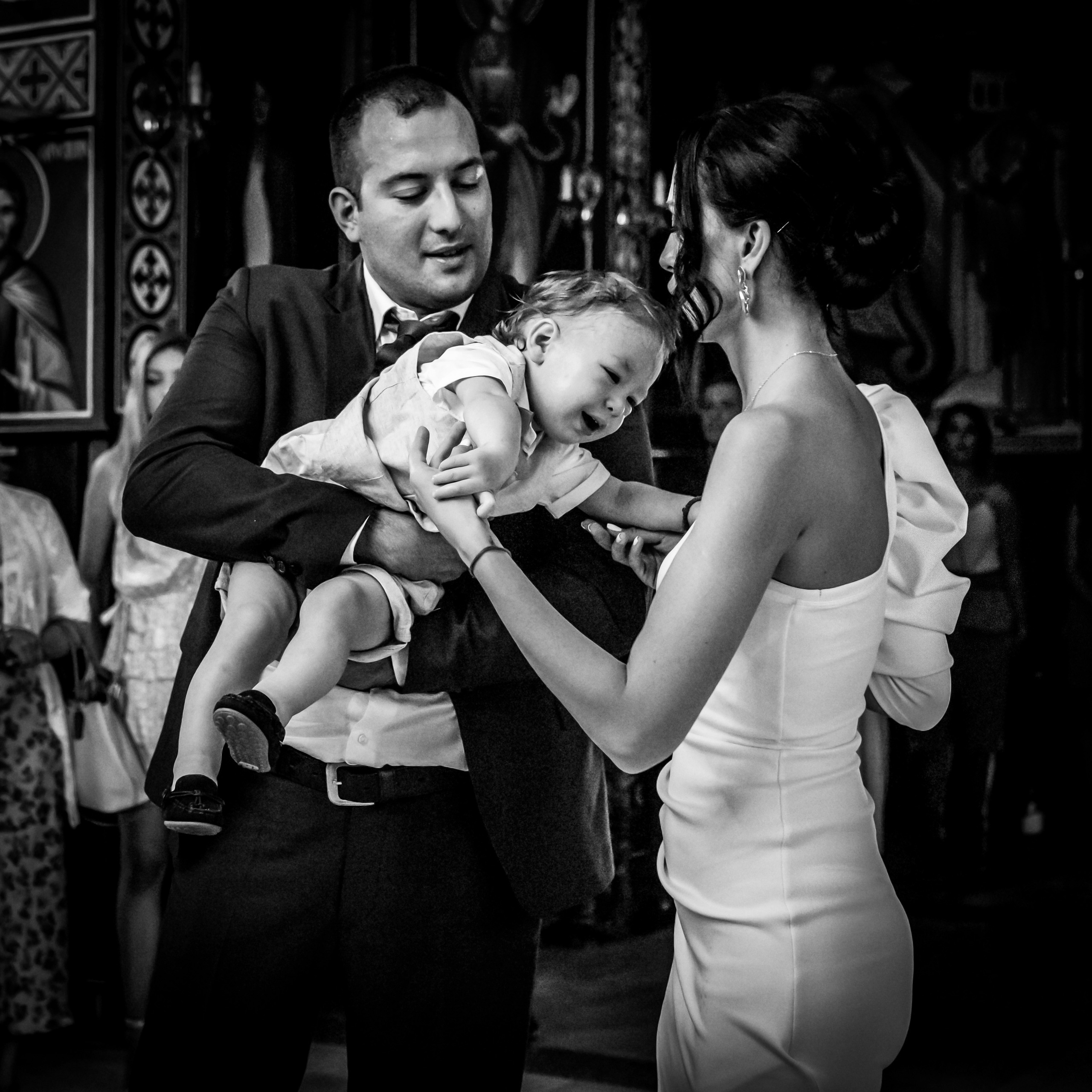 crno-bela fotografija sa krštenja