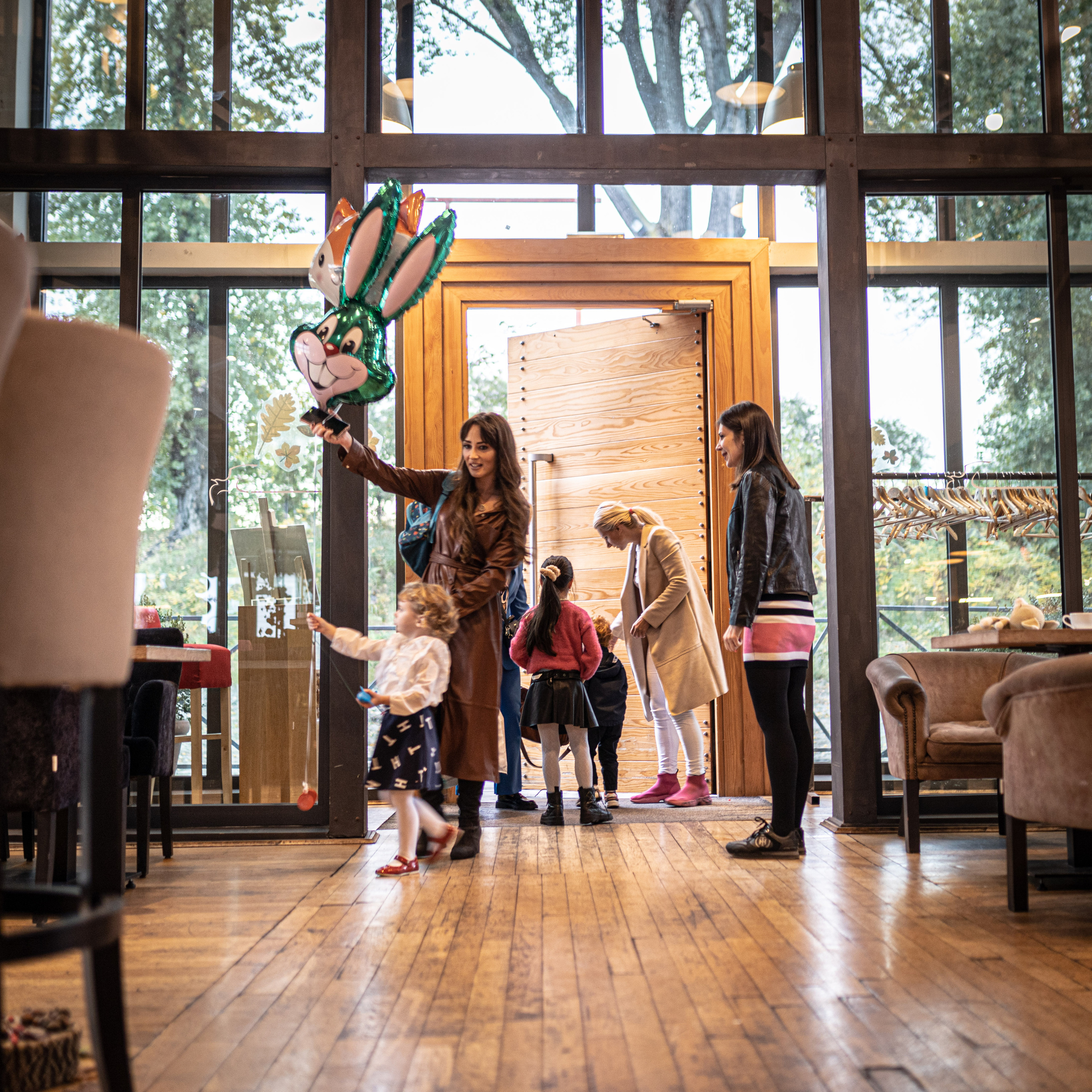 fotografisanje dolazaka gostiju na prvi rođendan