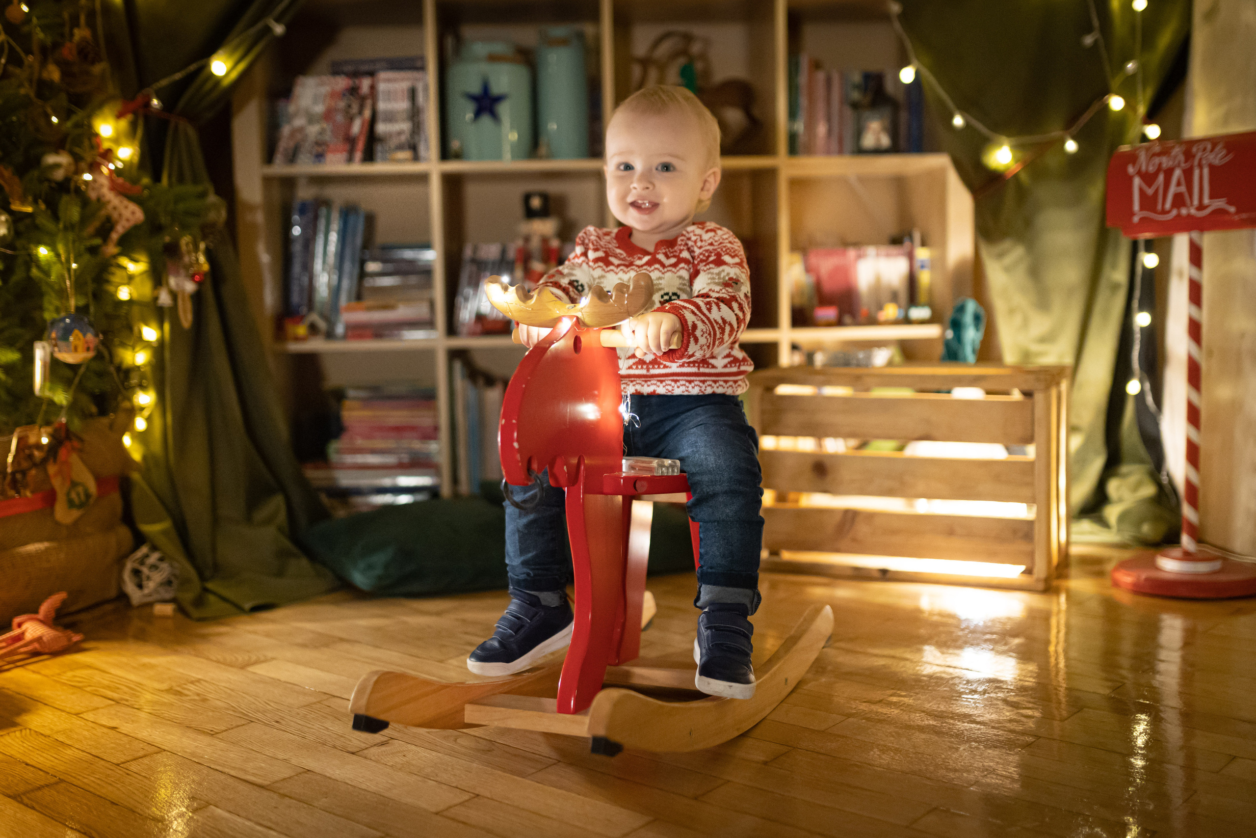 Praznična fotosesija sa elegantnim novogodišnjim setovima