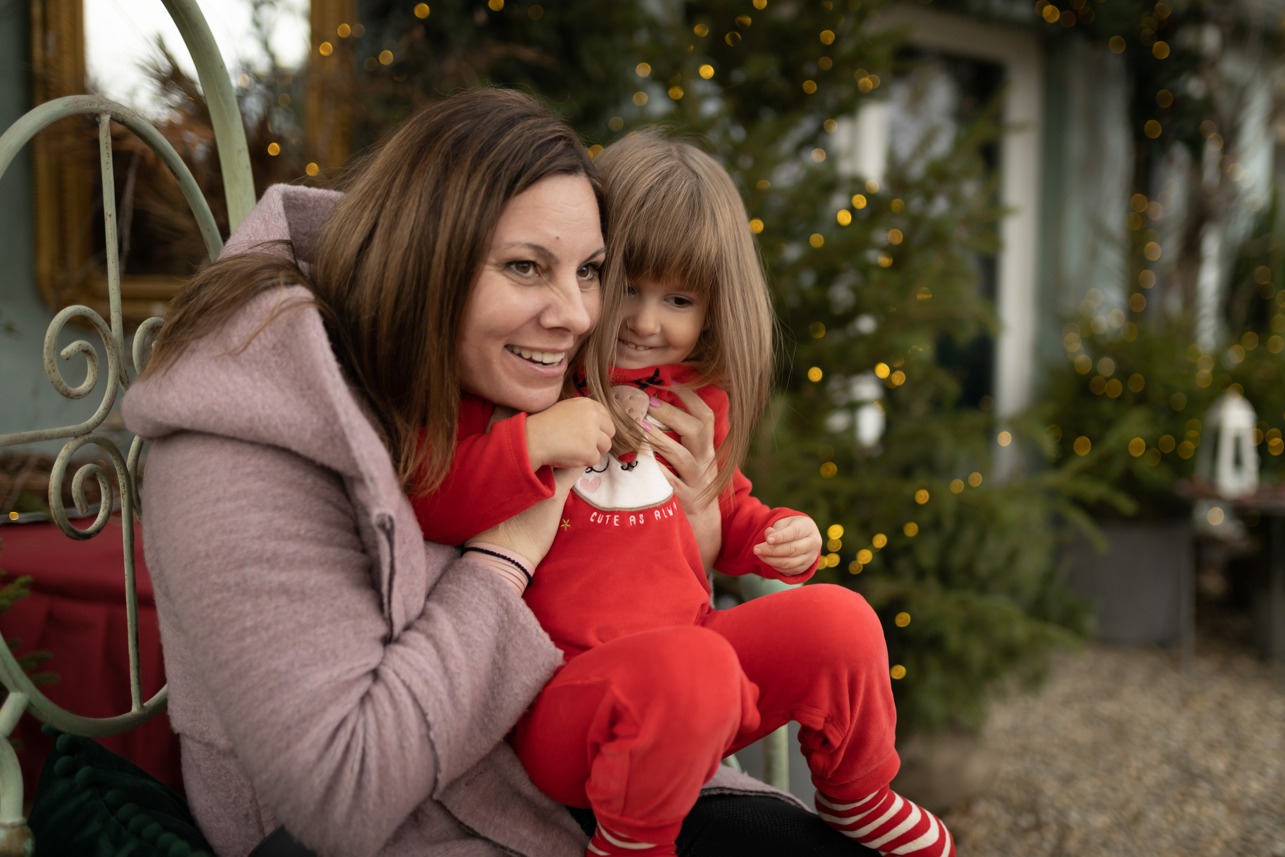 Praznična fotosesija sa elegantnim novogodišnjim setovima