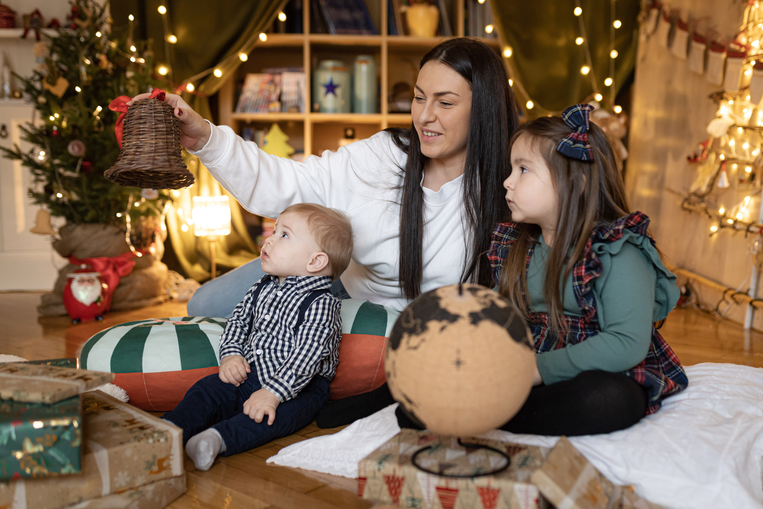 Profesionalno novogodišnje fotografisanje u studiju sa božićnim rekvizitima
