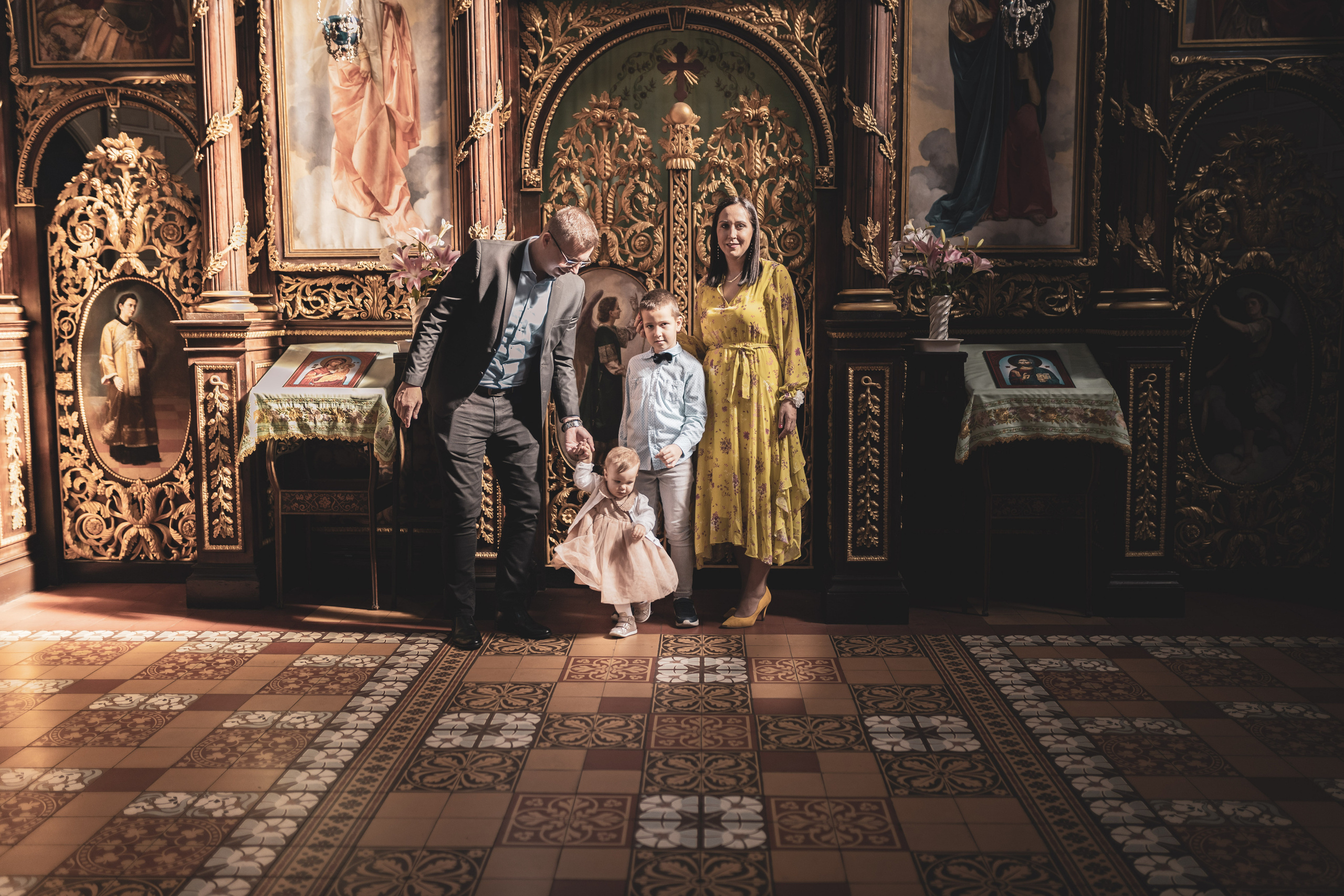 porodična fotografija sa krštenja