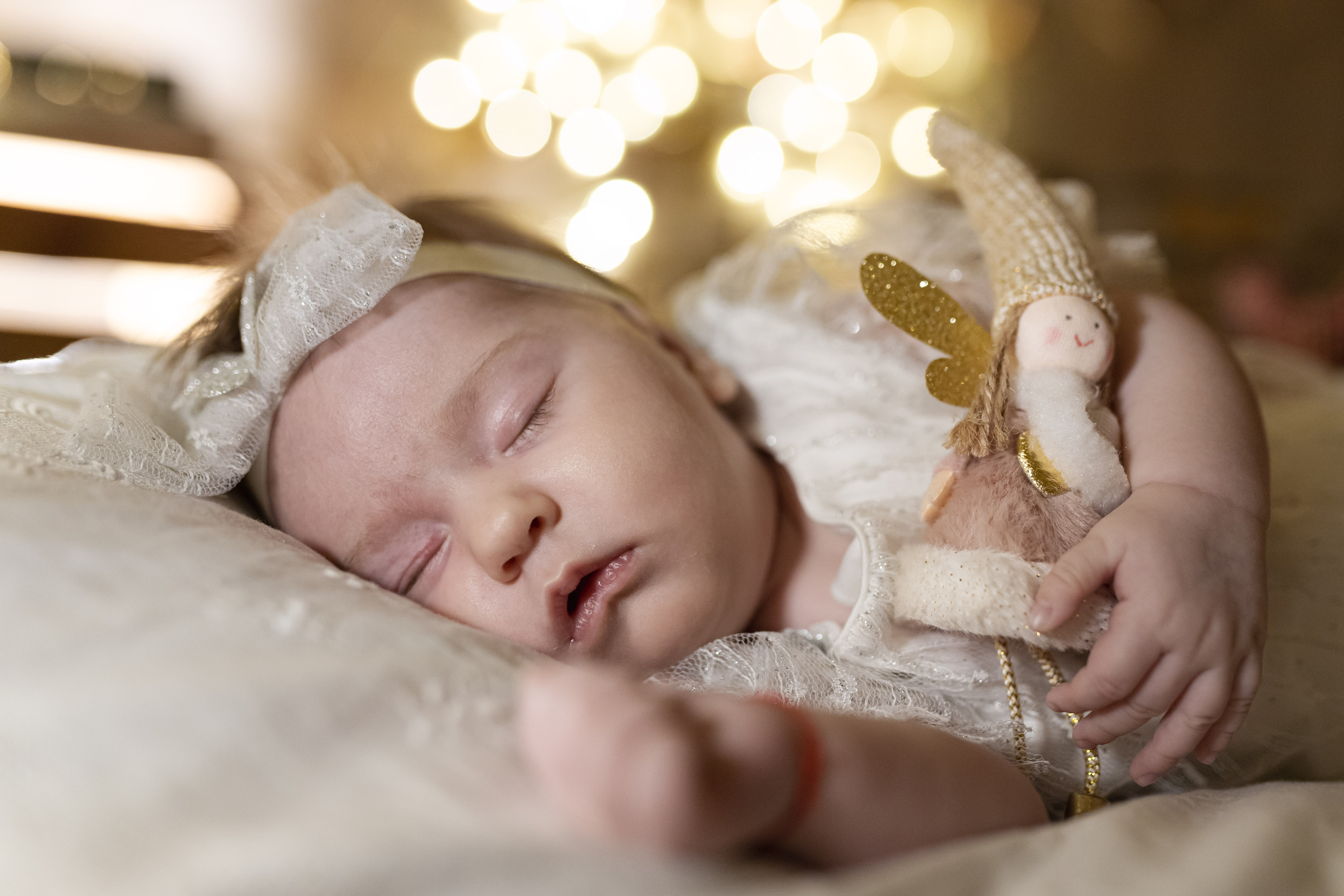 Praznična atmosfera uhvaćena na studijskom novogodišnjem fotografisanju