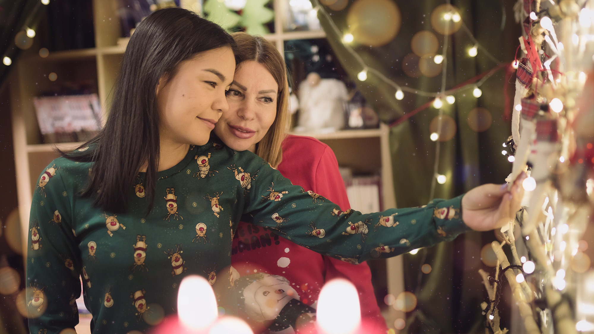 Profesionalno novogodišnje fotografisanje u studiju sa božićnim rekvizitima