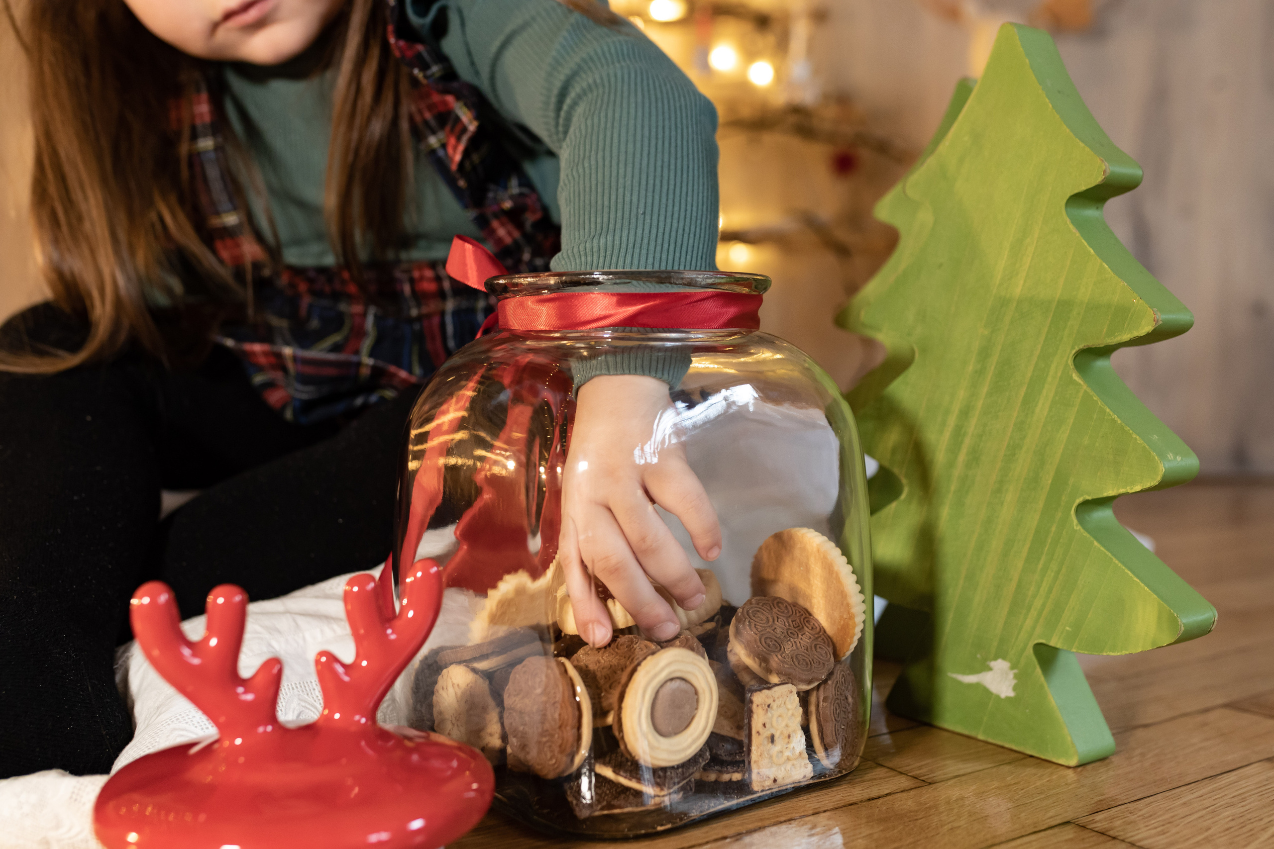 Praznična atmosfera uhvaćena na studijskom novogodišnjem fotografisanju