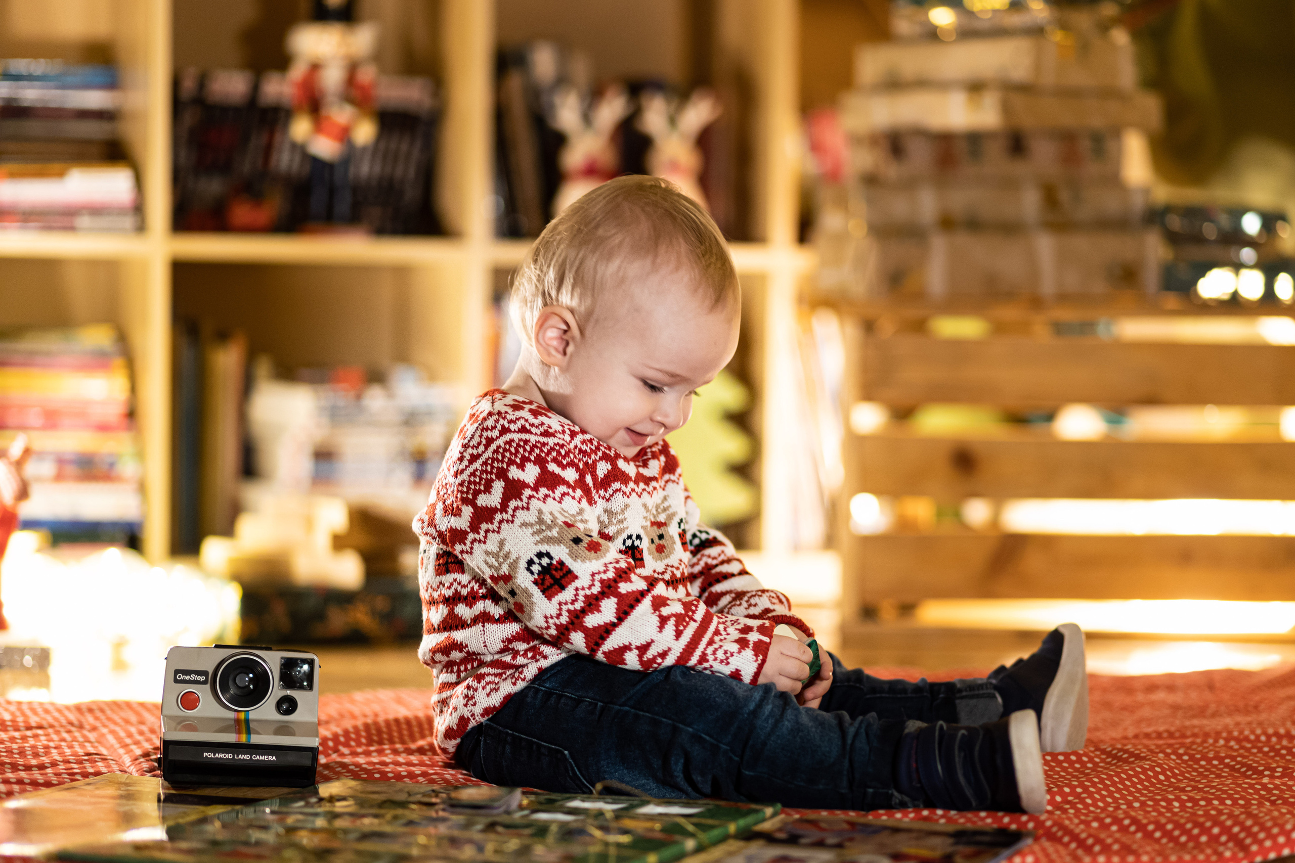 Praznična fotosesija sa elegantnim novogodišnjim setovima