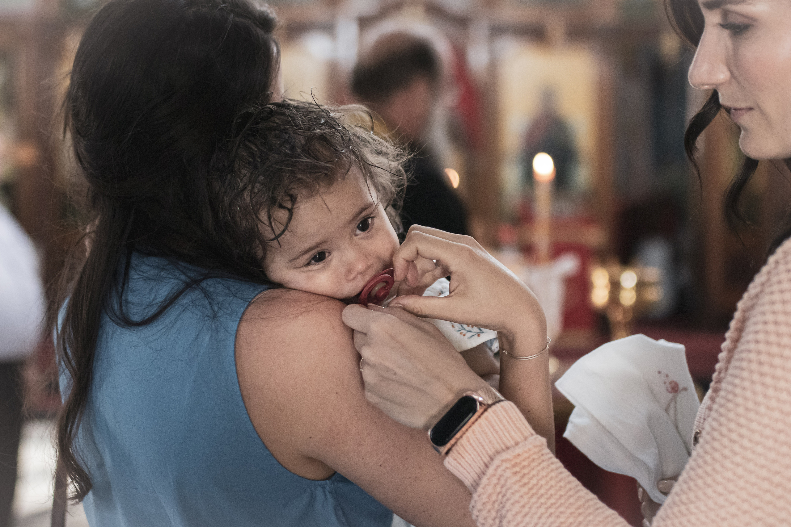 fotografija devojčice na ramenu