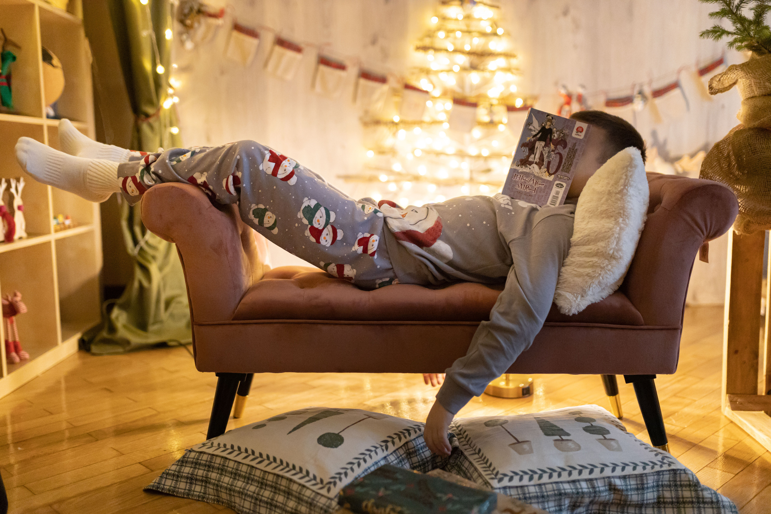 Praznična atmosfera uhvaćena na studijskom novogodišnjem fotografisanju