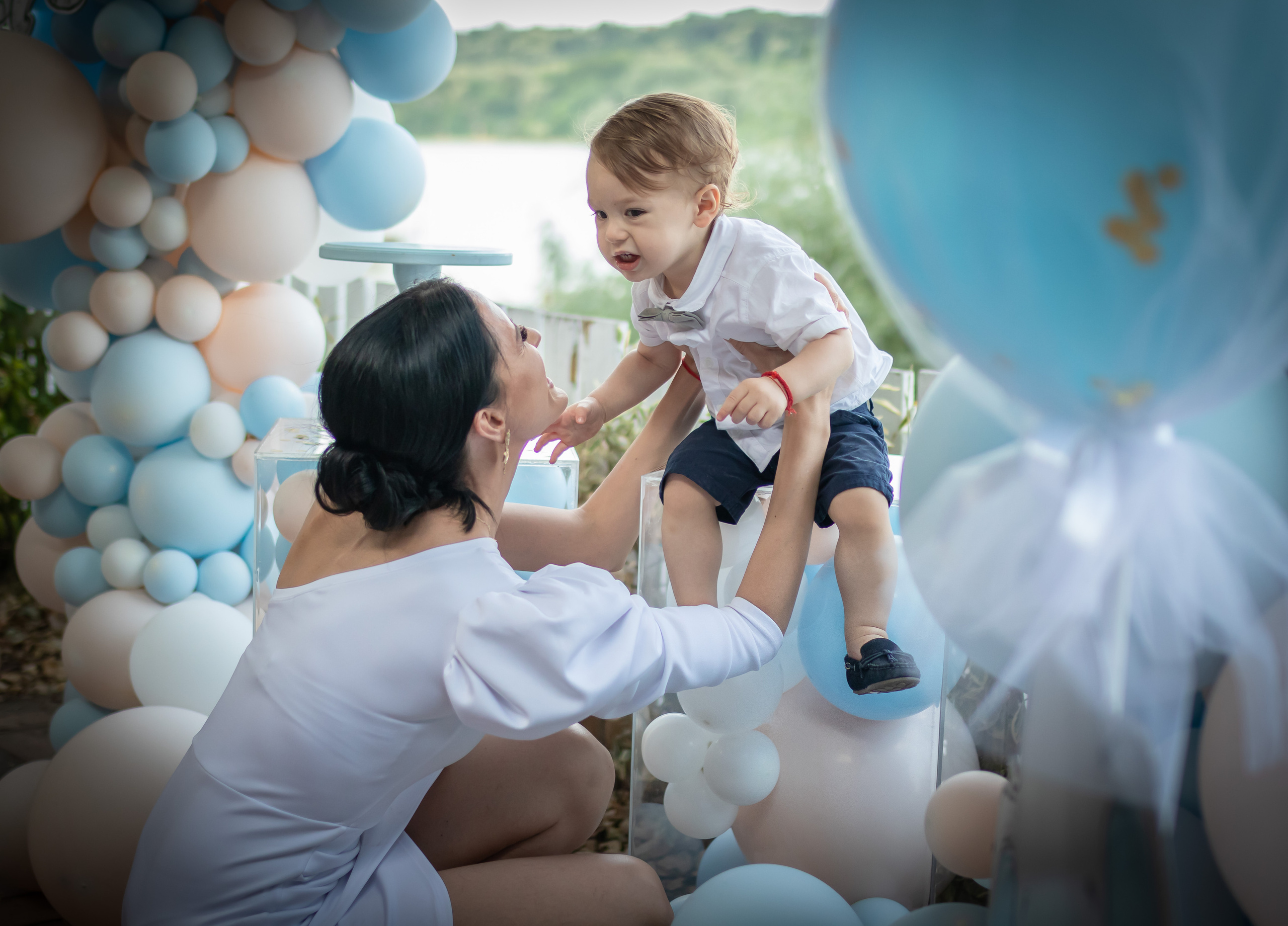 fotografisanje majke i sina na rođendanu