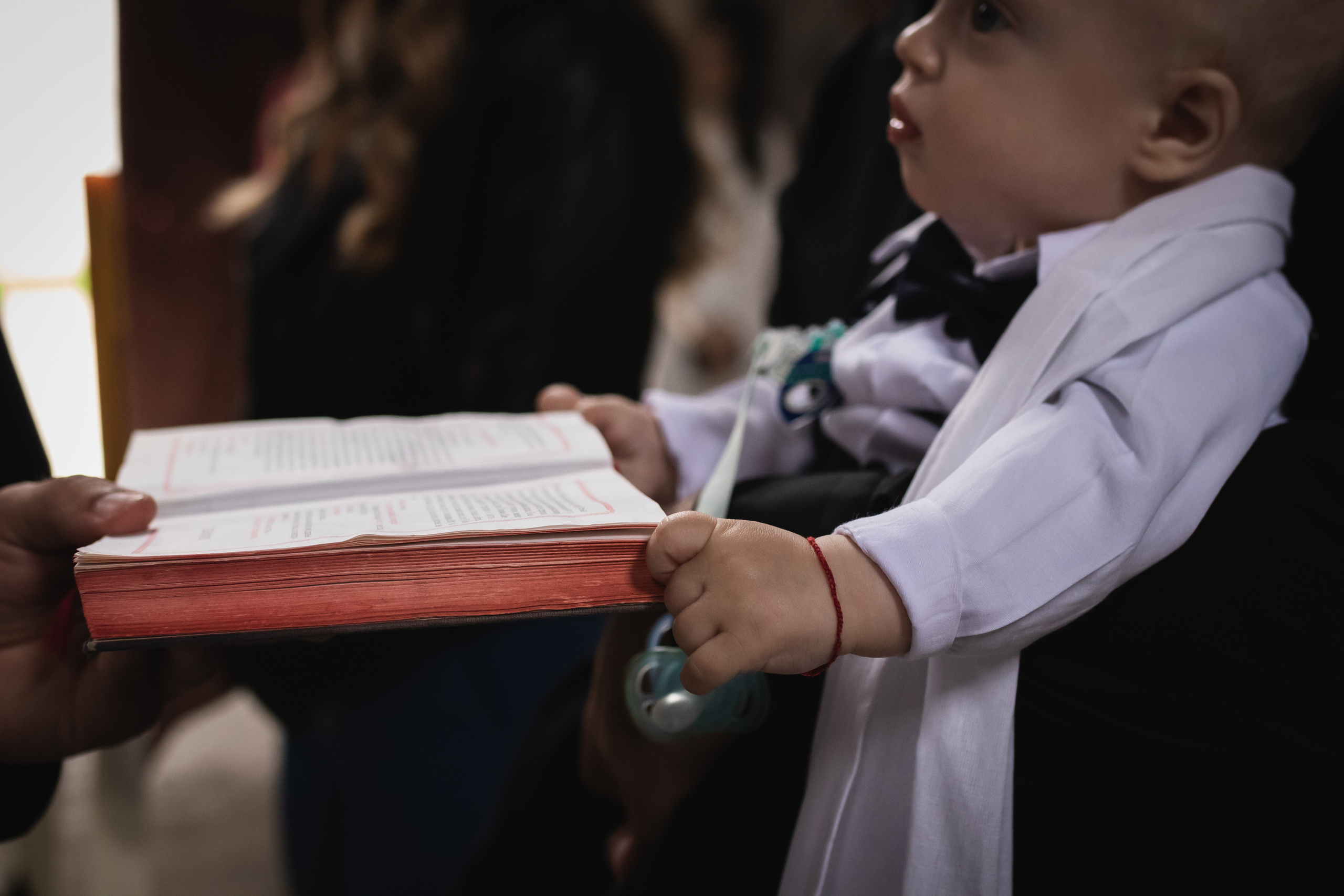 fotografija malog deteta sa krštenja