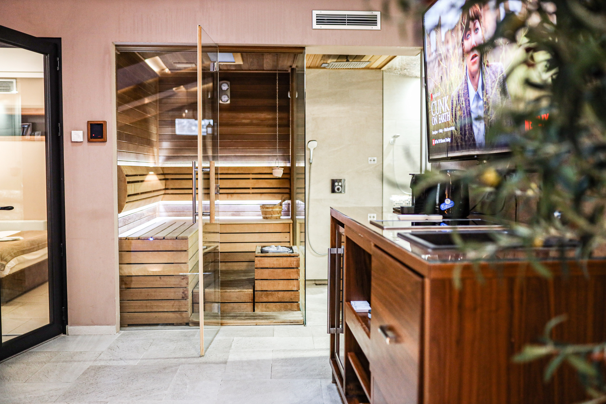 Fotografije enternijer luksuznih Marconio spa apartmana sa bazenom