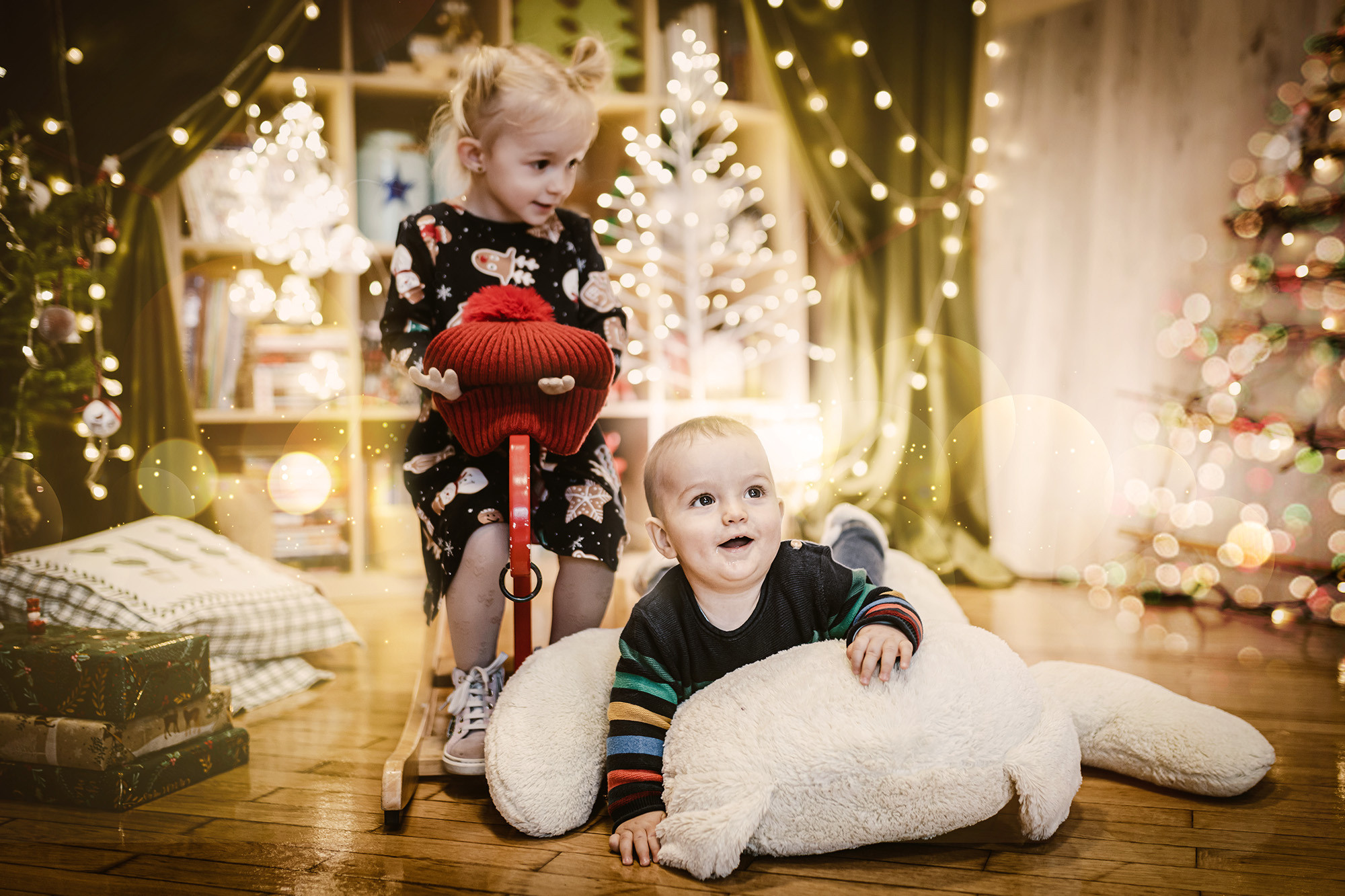 Praznična fotosesija sa elegantnim novogodišnjim setovima