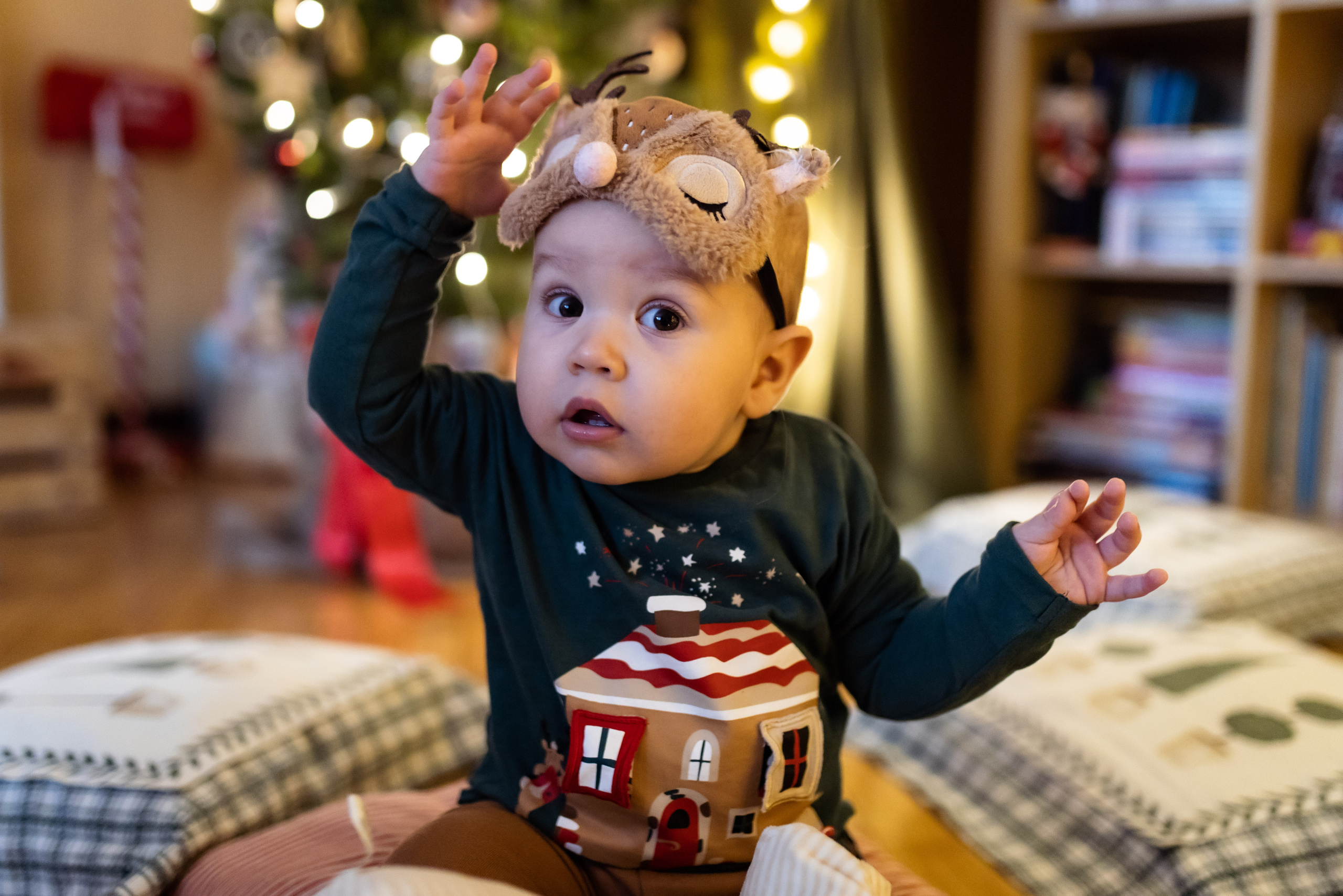 Deca u studiju na novogodišnjoj fotografiji