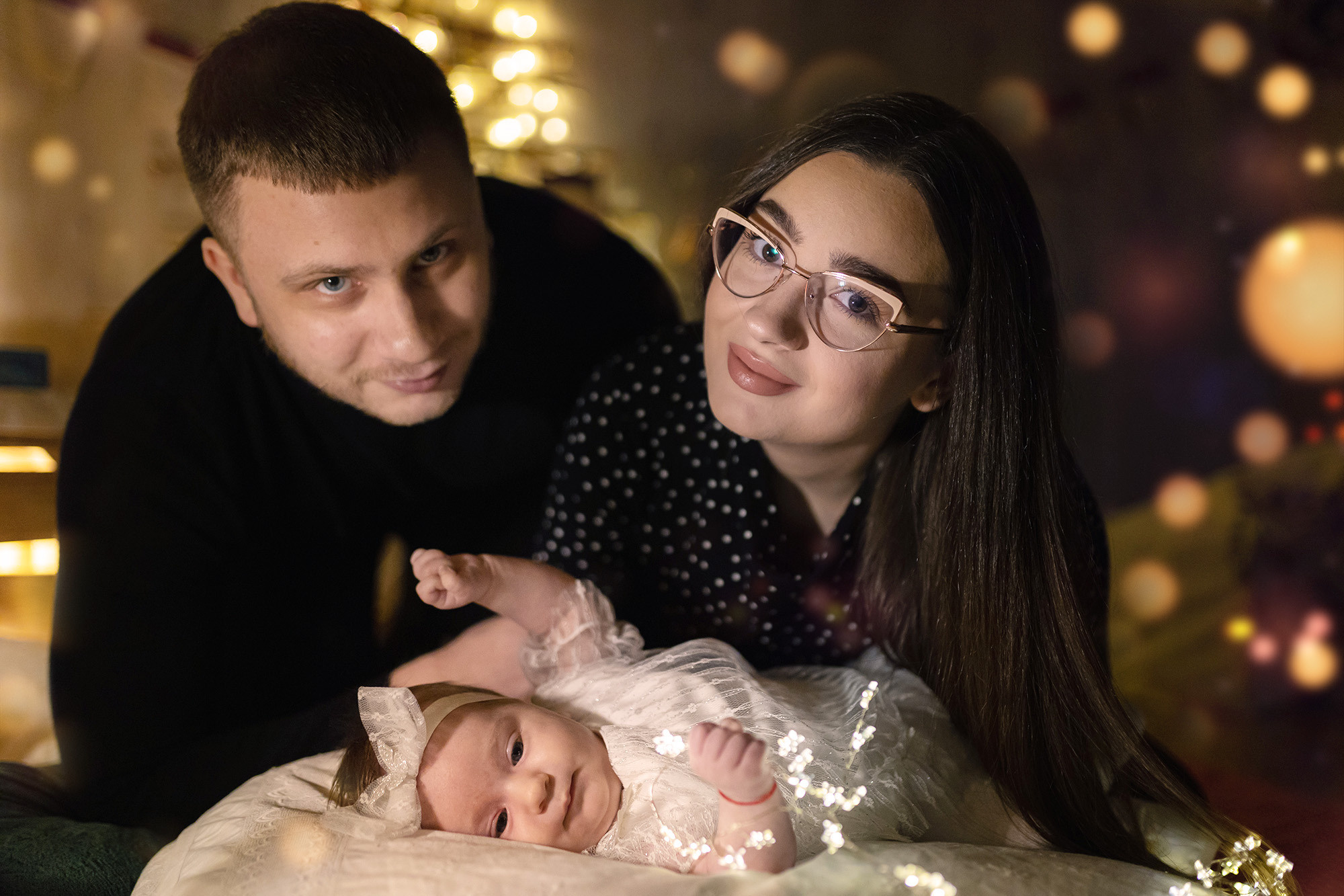 Profesionalno novogodišnje fotografisanje u studiju sa božićnim rekvizitima