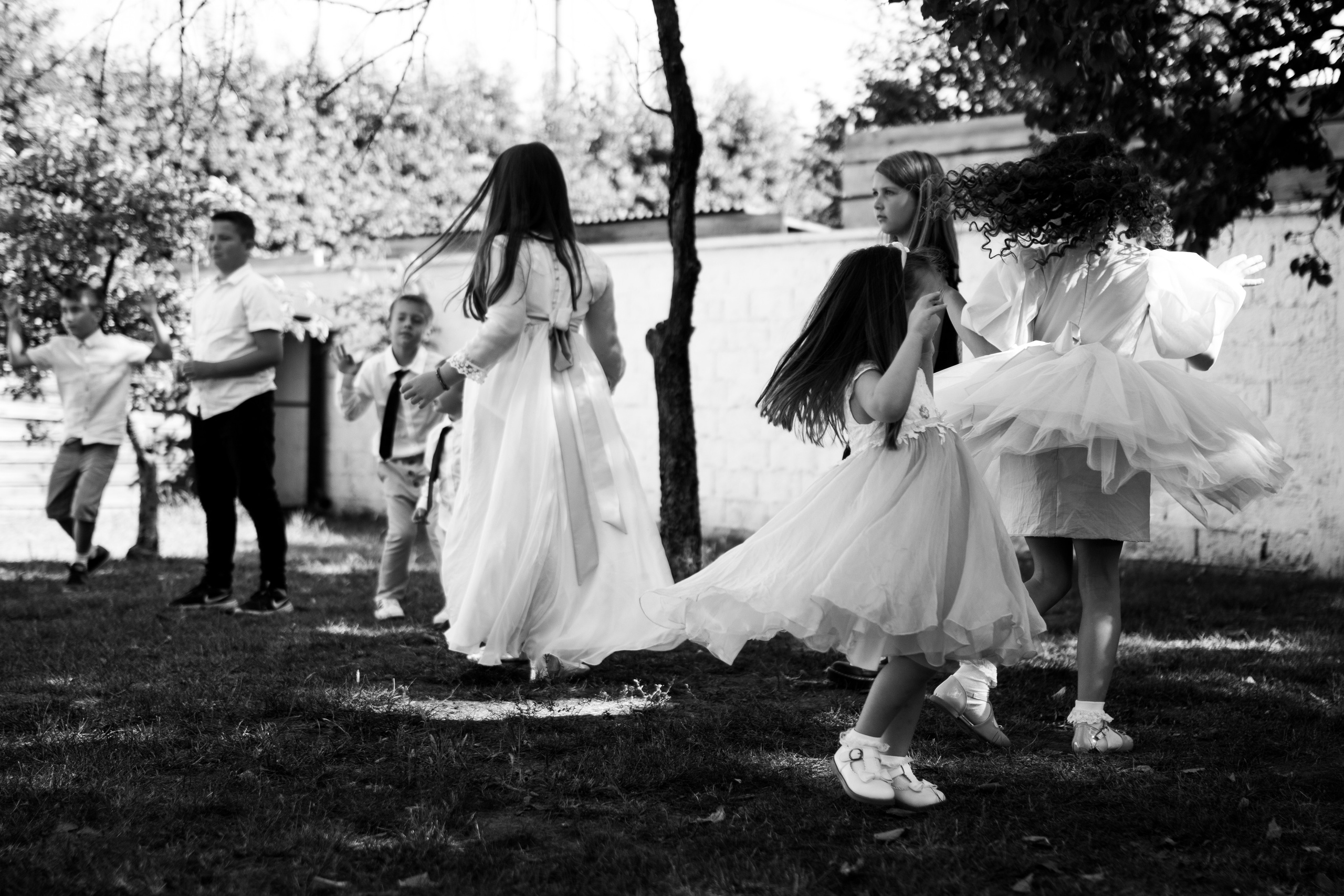 crno-bela fotografija igre uz muziku