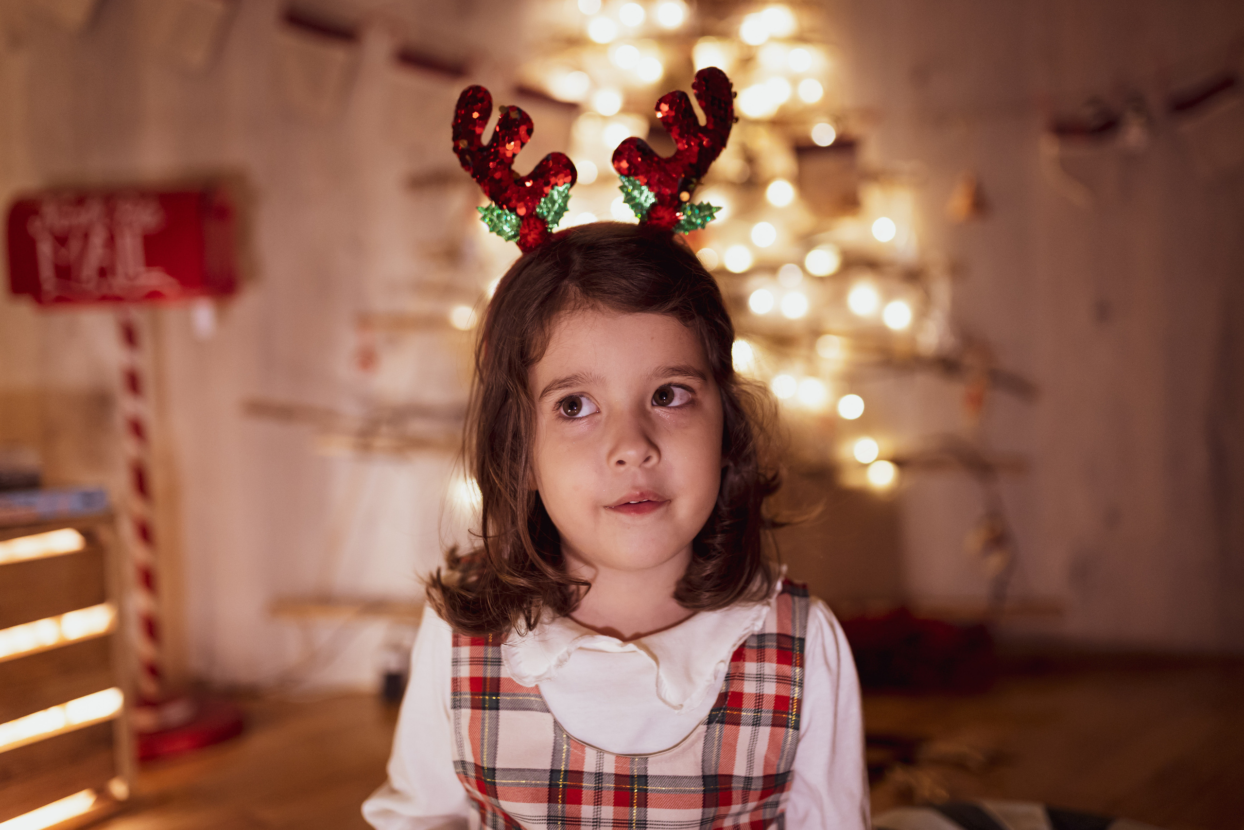 Praznična fotosesija sa elegantnim novogodišnjim setovima