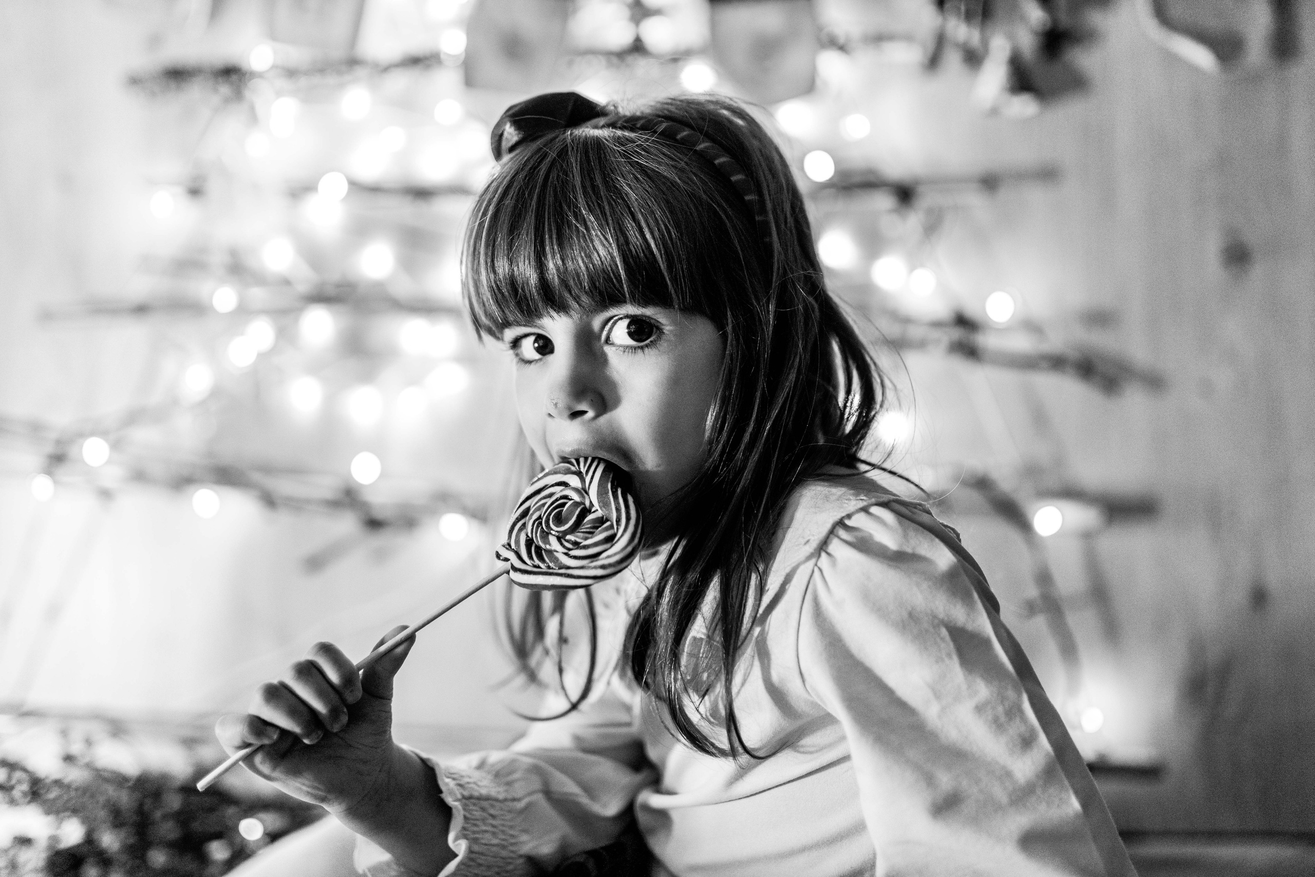 Praznična fotosesija sa elegantnim novogodišnjim setovima