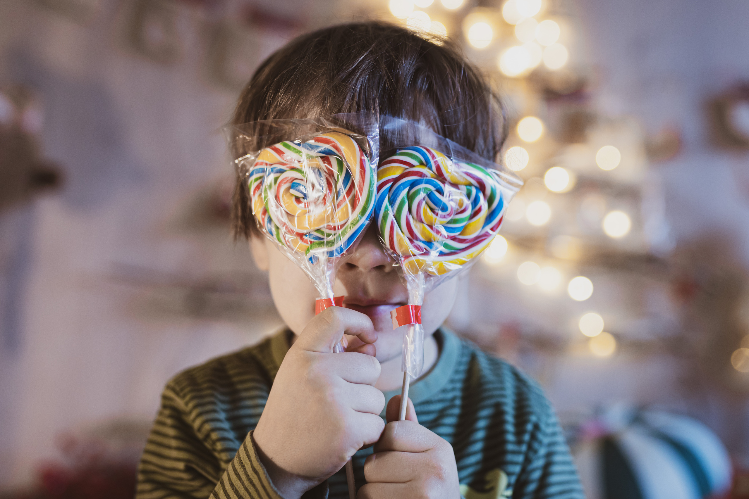 Deca u studiju na novogodišnjoj fotografiji