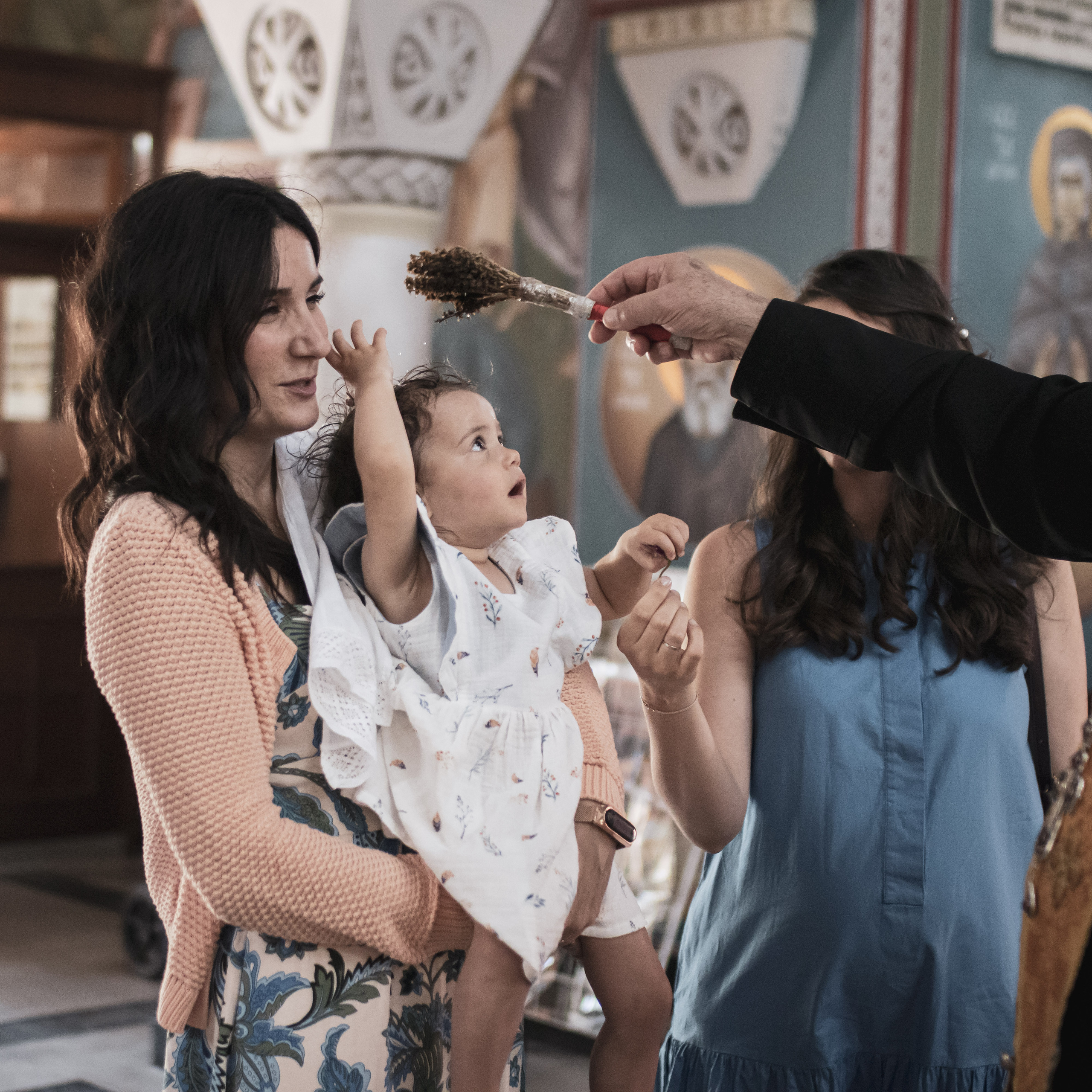 fotografisanje trenutka krštenja devojčice