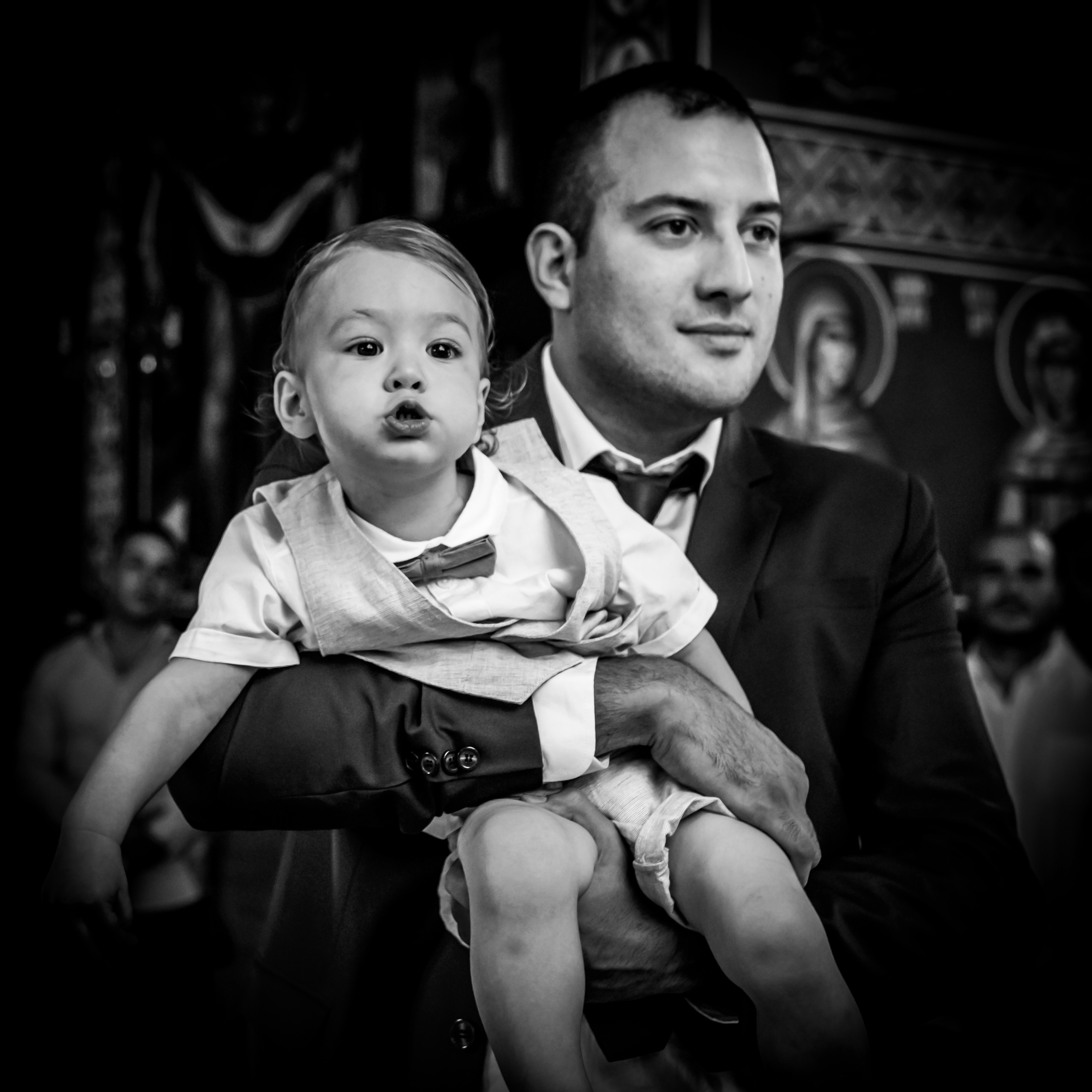 crno bela fotografija oca i sina