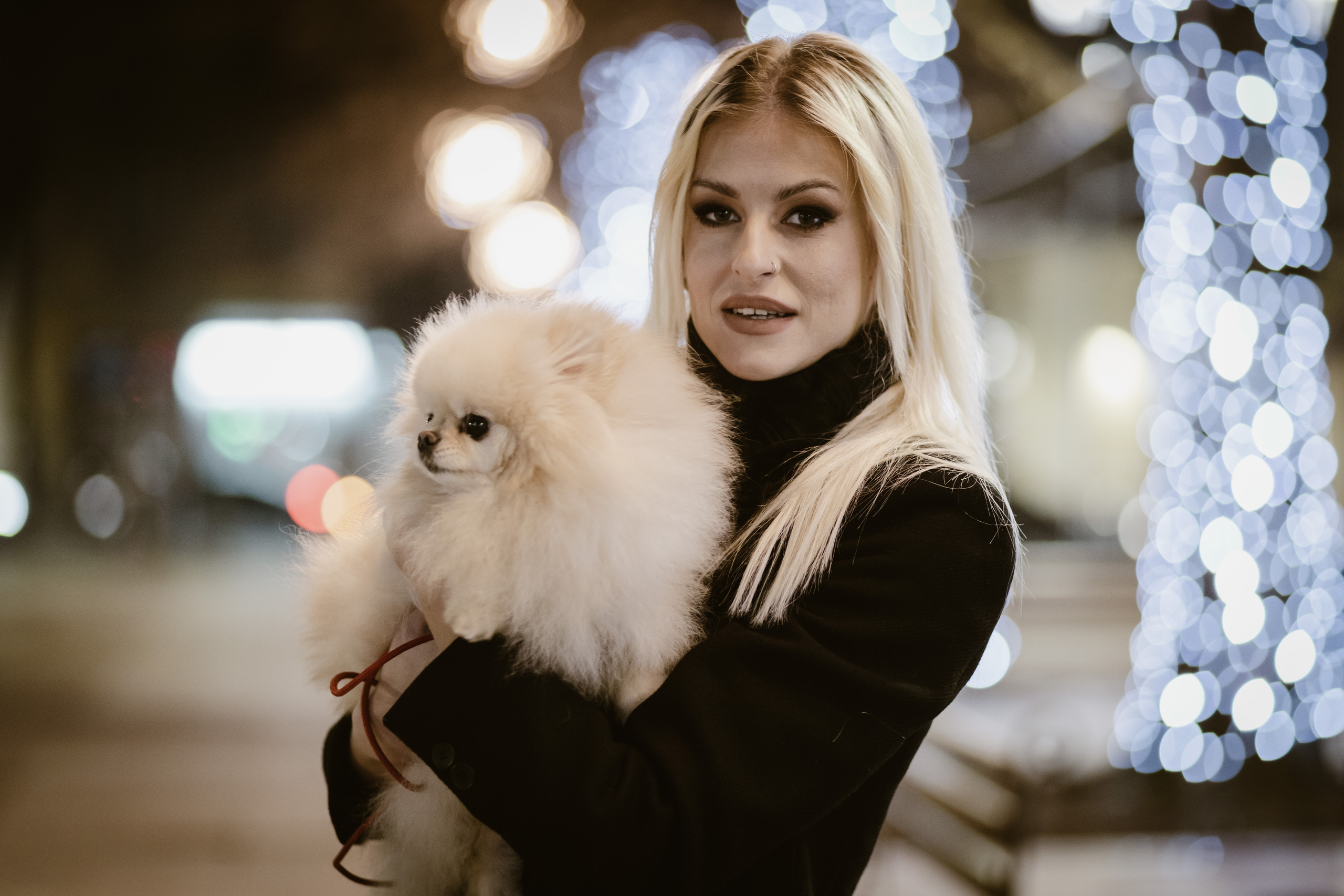 Profesionalno novogodišnje fotografisanje u studiju sa božićnim rekvizitima