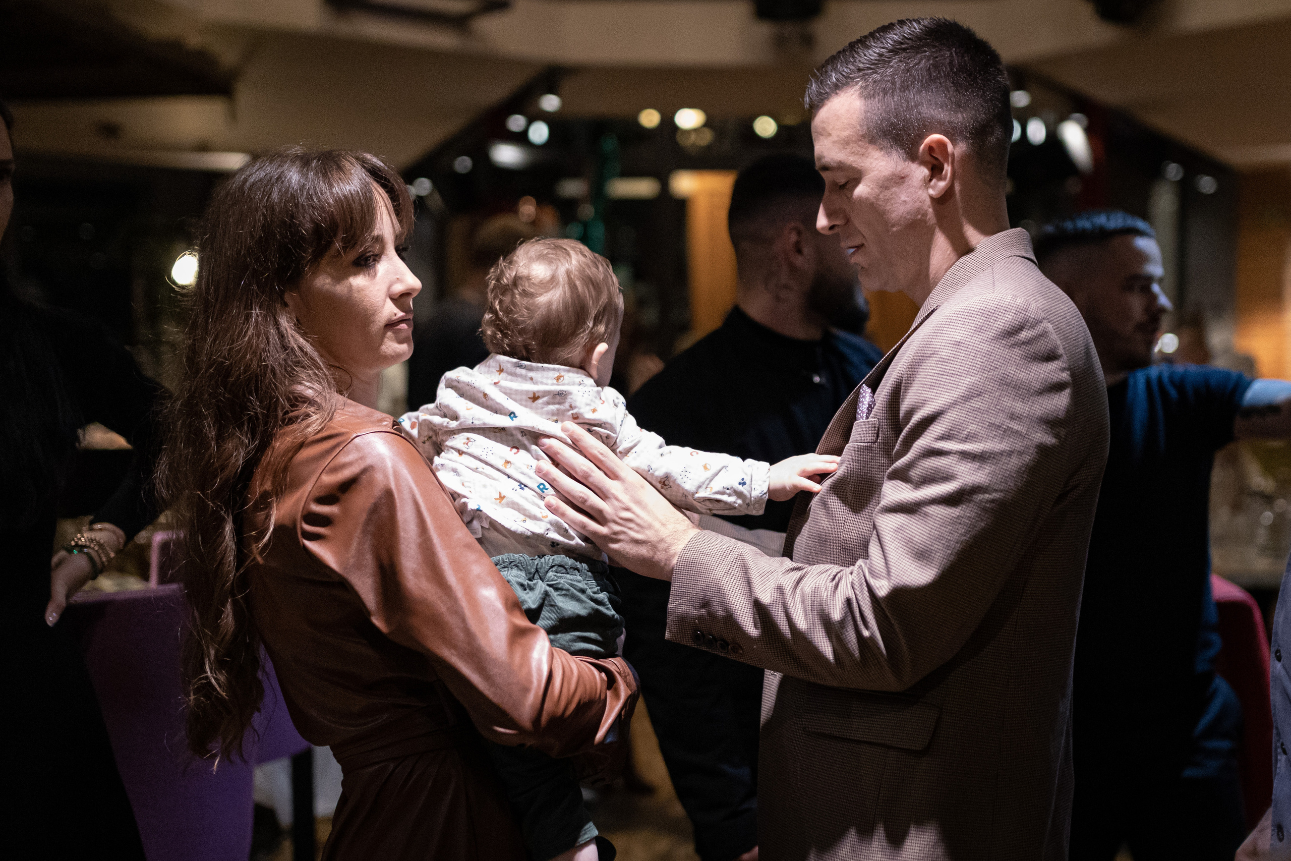 porodična fotografija na proslavi prvog rođendana