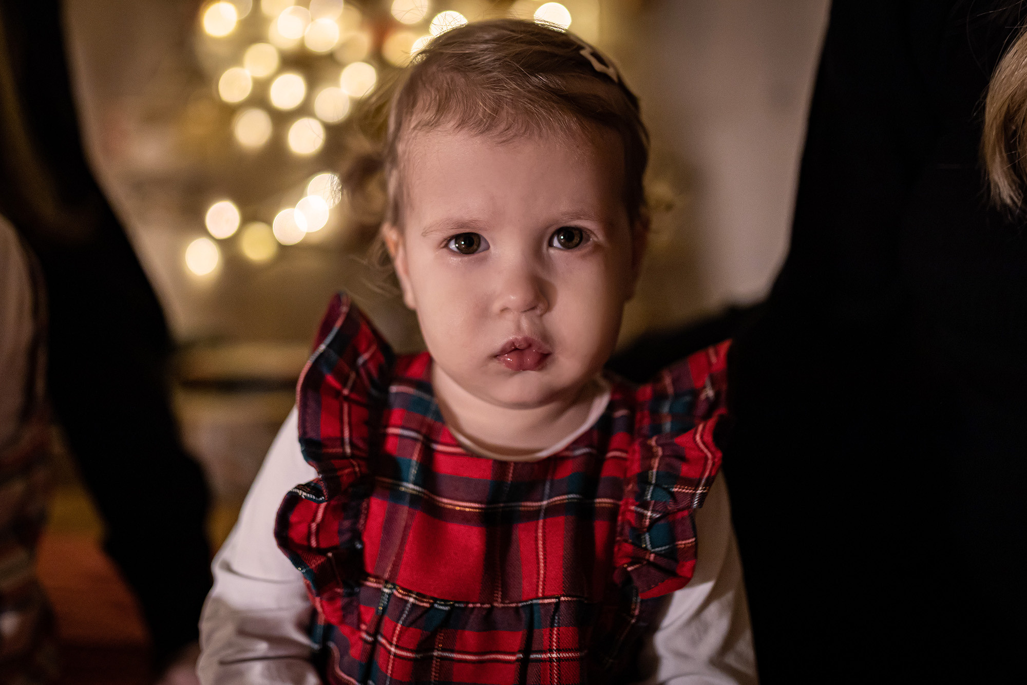 Praznična atmosfera uhvaćena na studijskom novogodišnjem fotografisanju