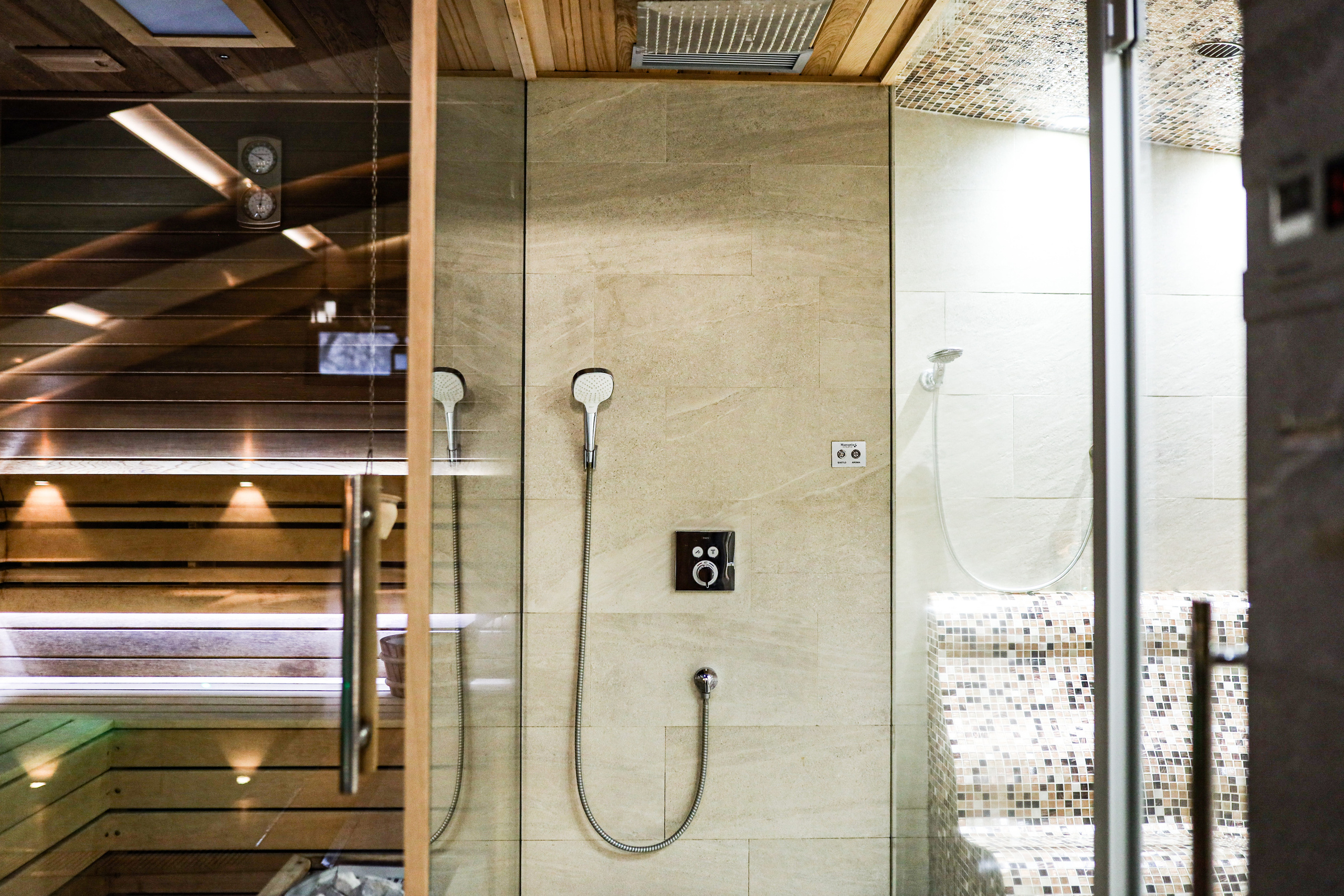 Fotografije enternijer luksuznih Marconio spa apartmana sa bazenom