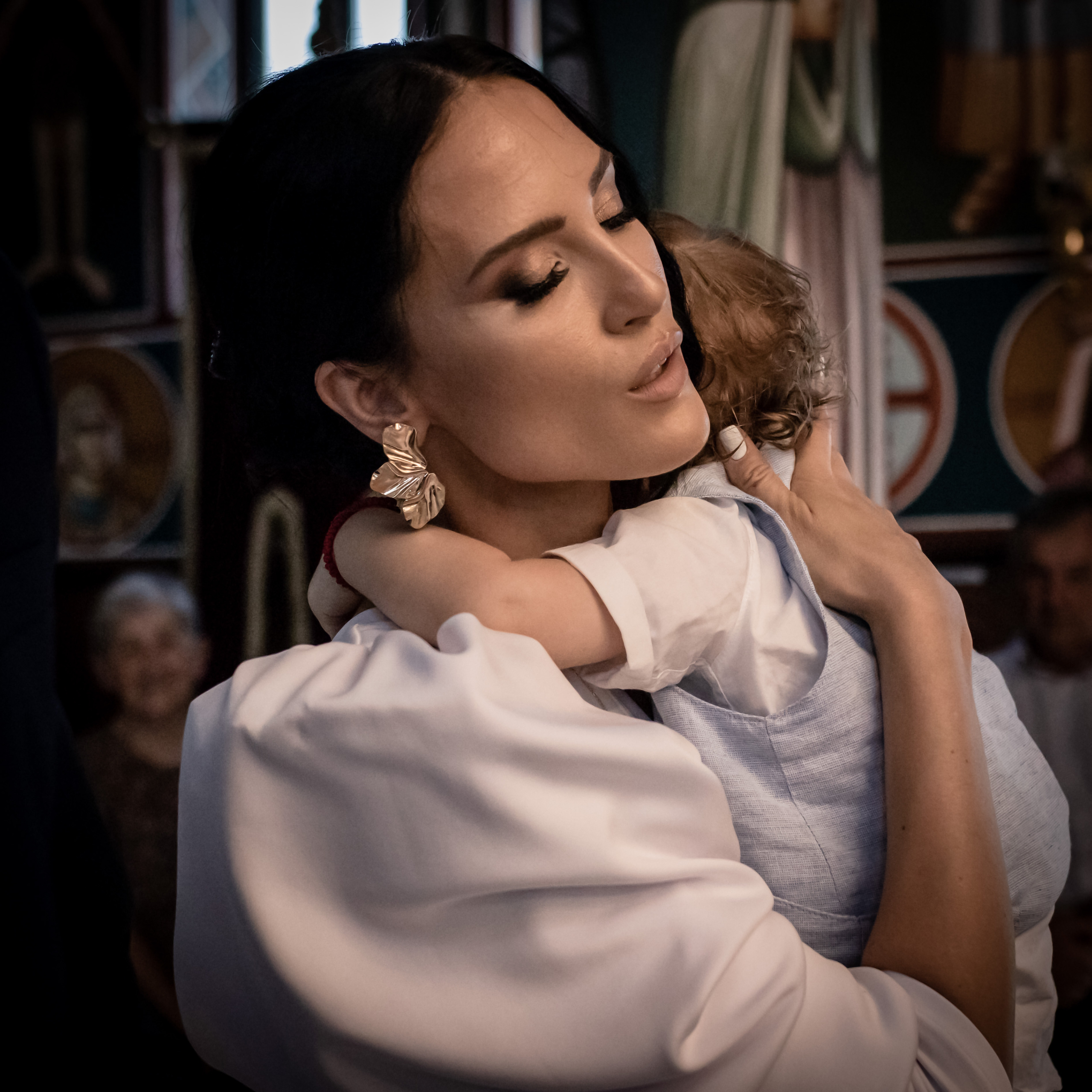 fotografija zagrljaja na krštenju