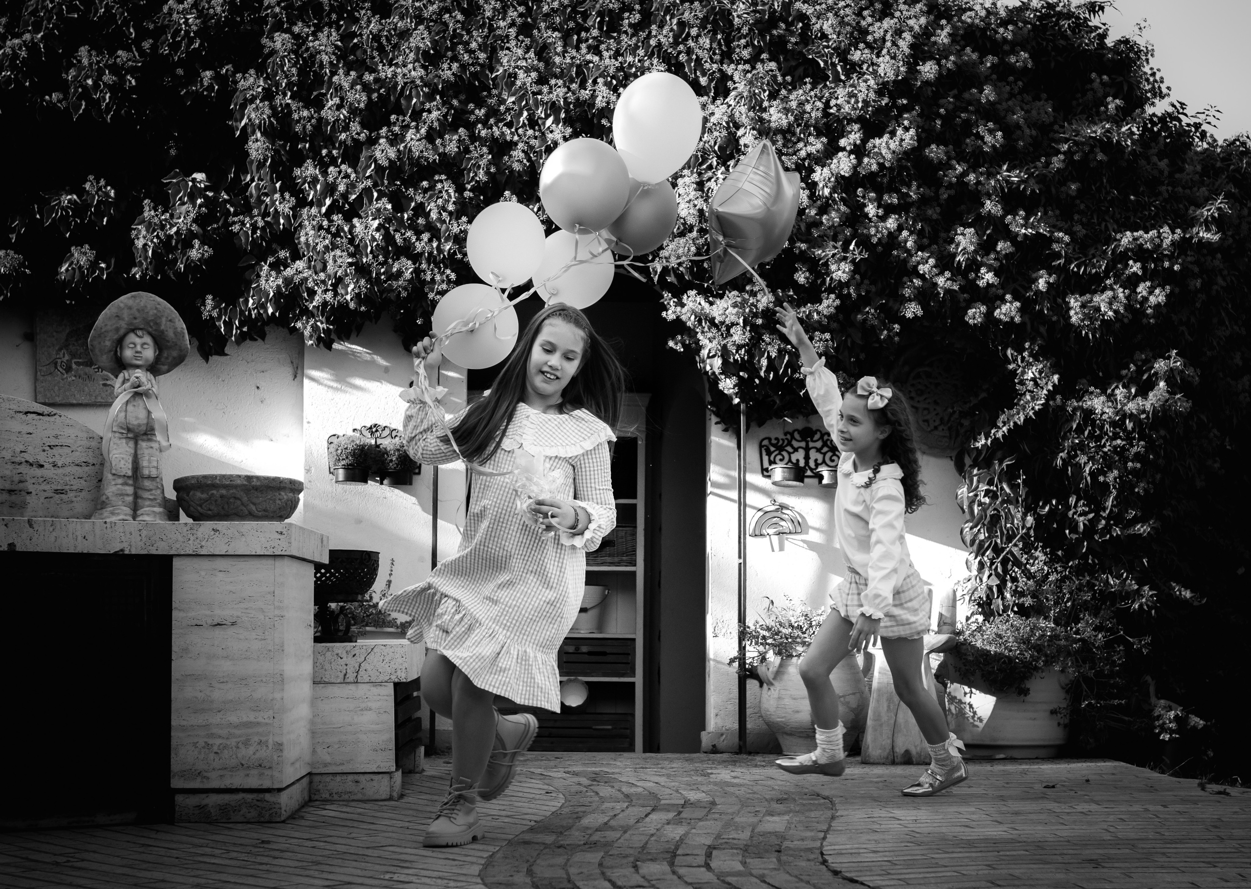 crno-bela fotografija devojčice