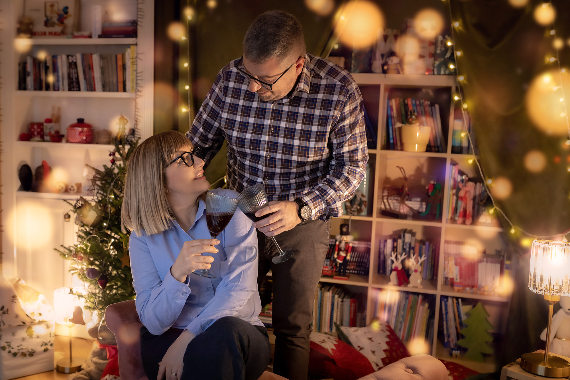 Praznična atmosfera u studiju: savršen novogodišnji portret