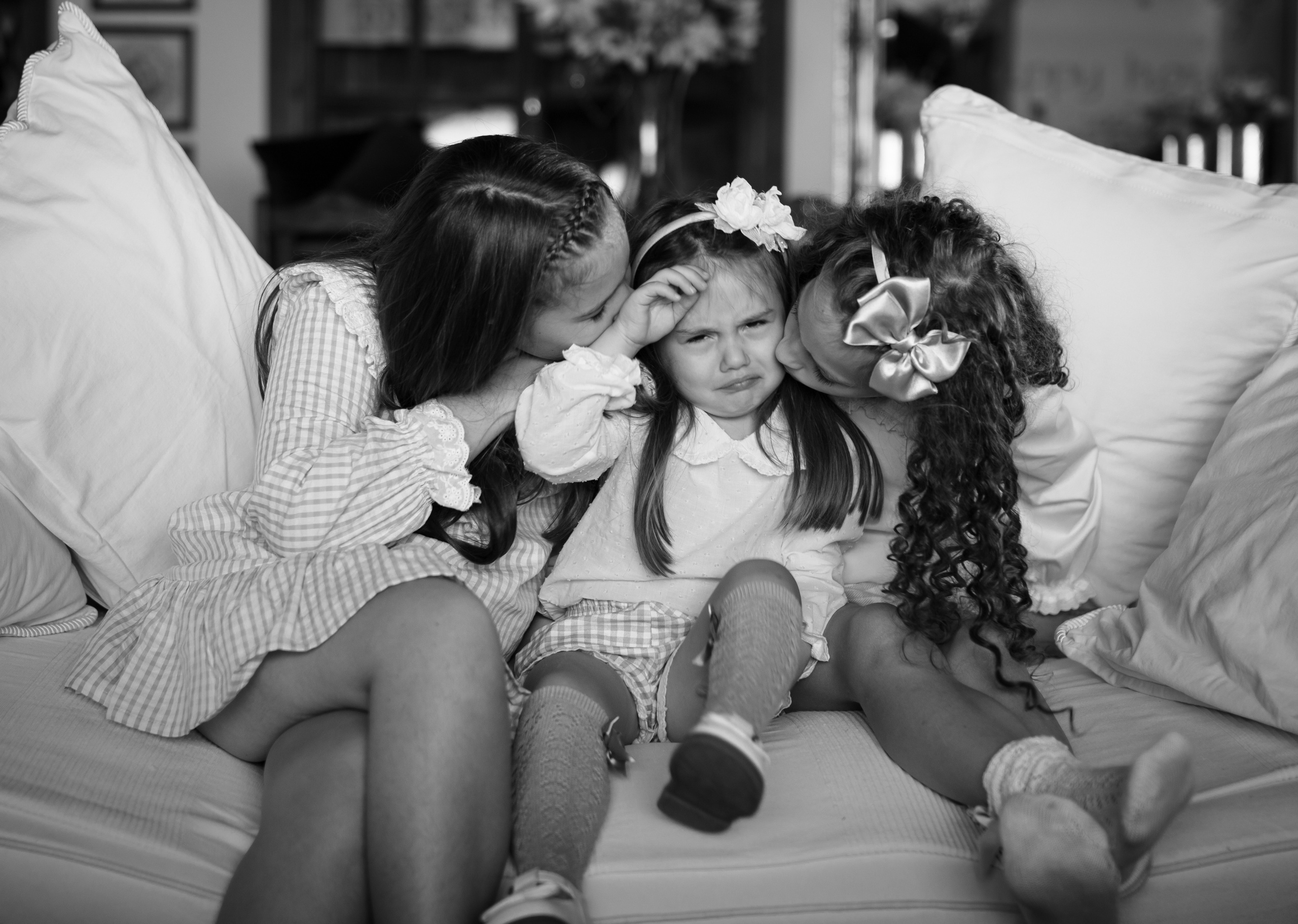 crno-bela fotografija poljubca