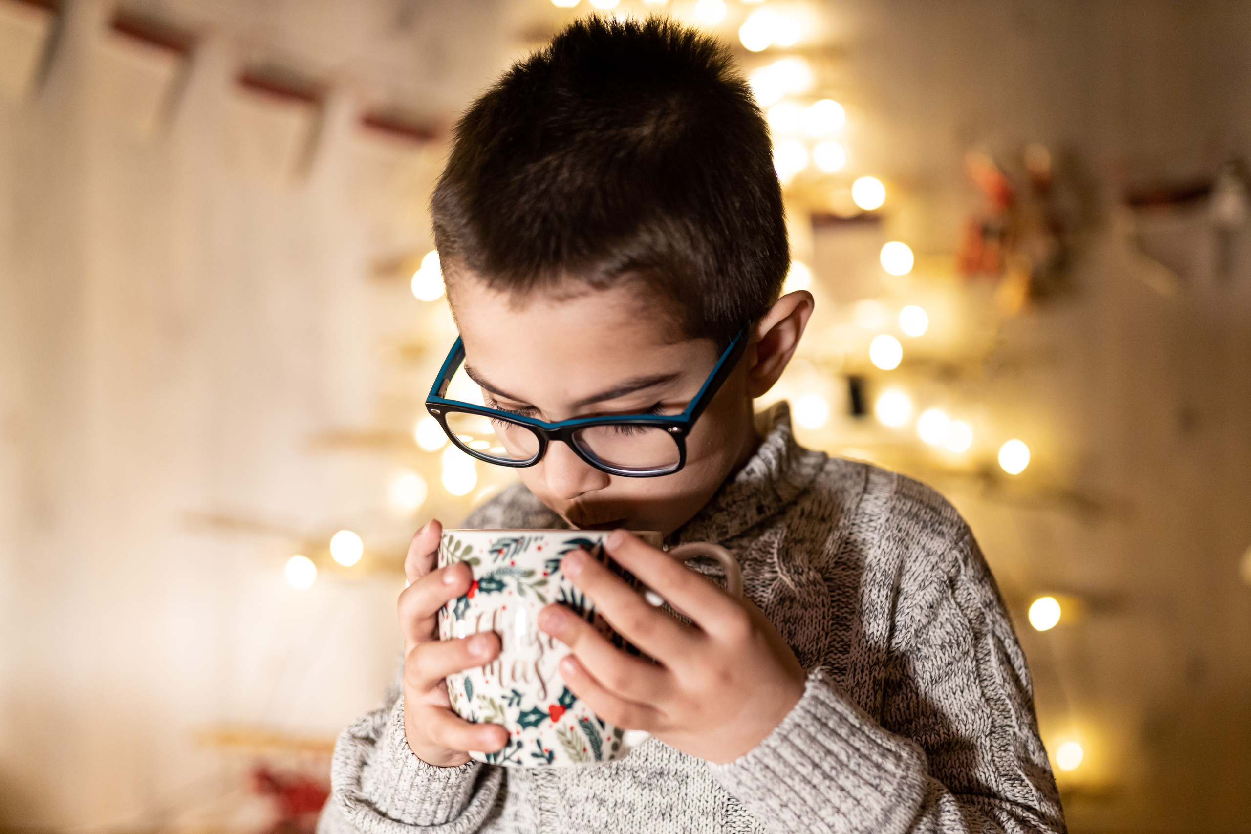 Praznična fotosesija sa elegantnim novogodišnjim setovima