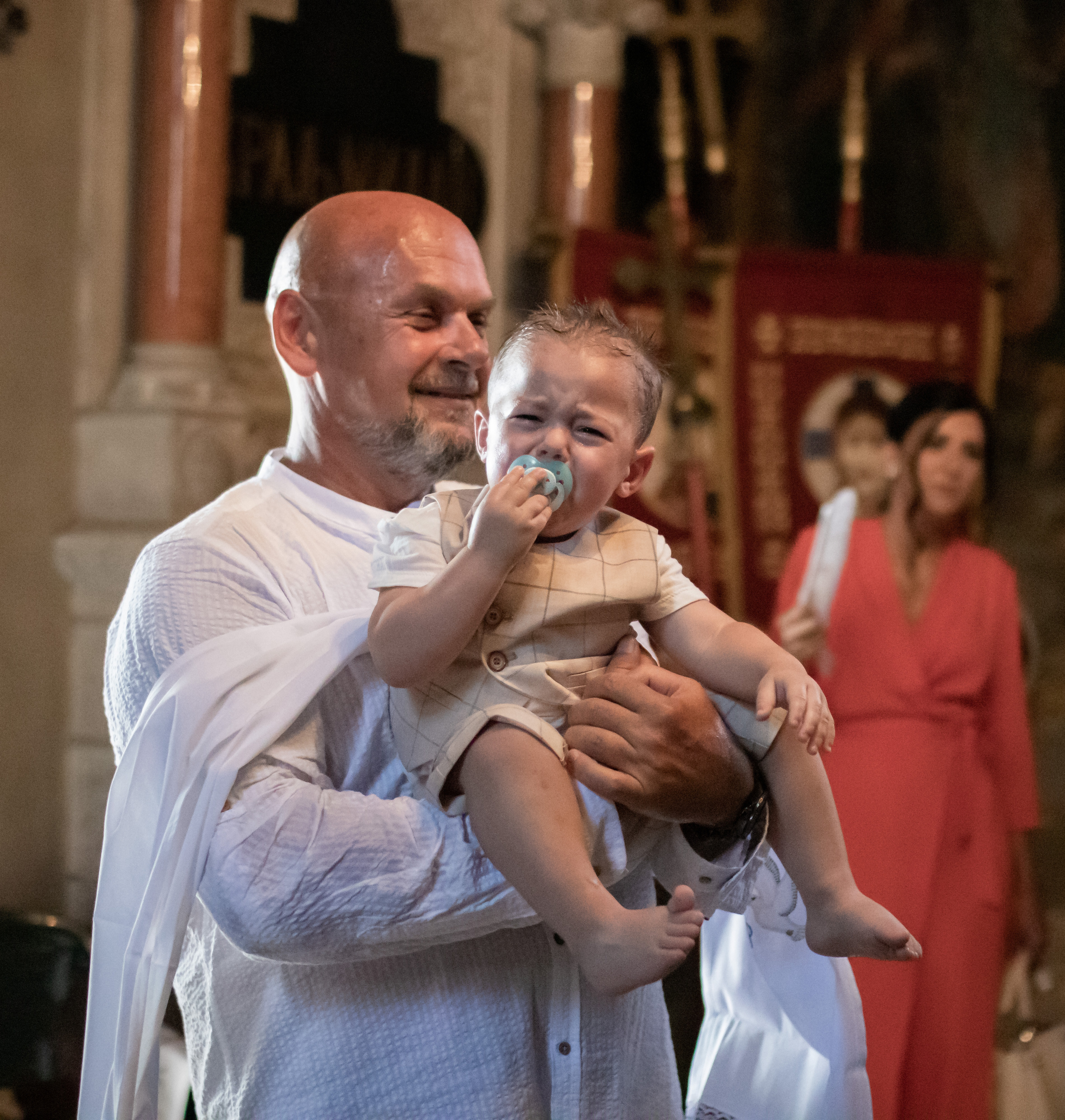 fotografisanje uplakanog dečaka sa krštenja