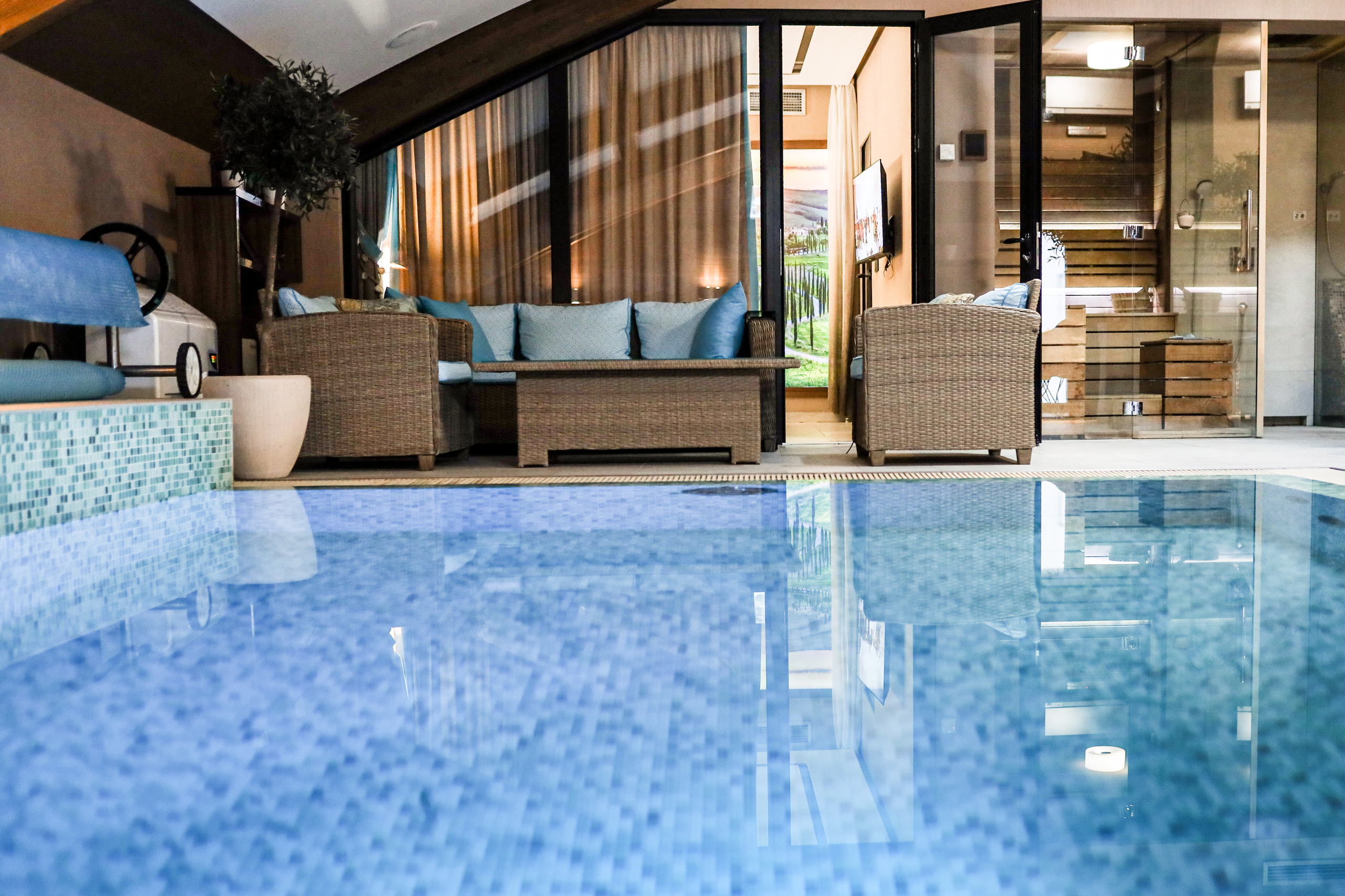 Fotografije enternijer luksuznih Marconio spa apartmana sa bazenom