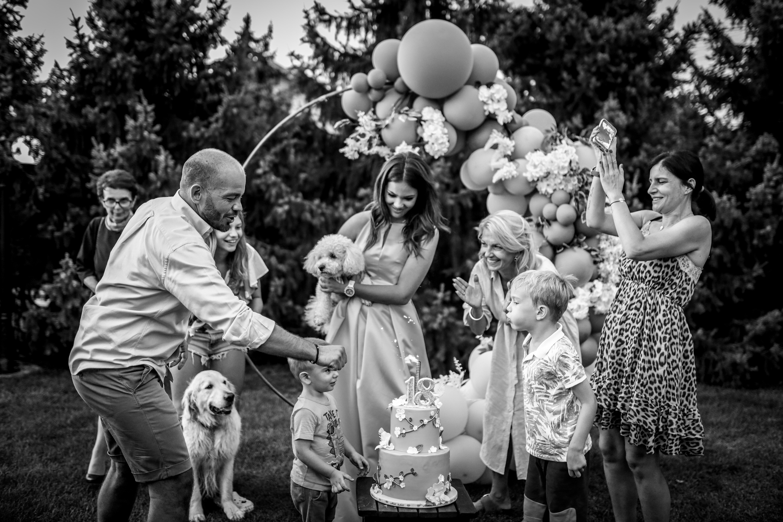 crno-bela fotografija porodice