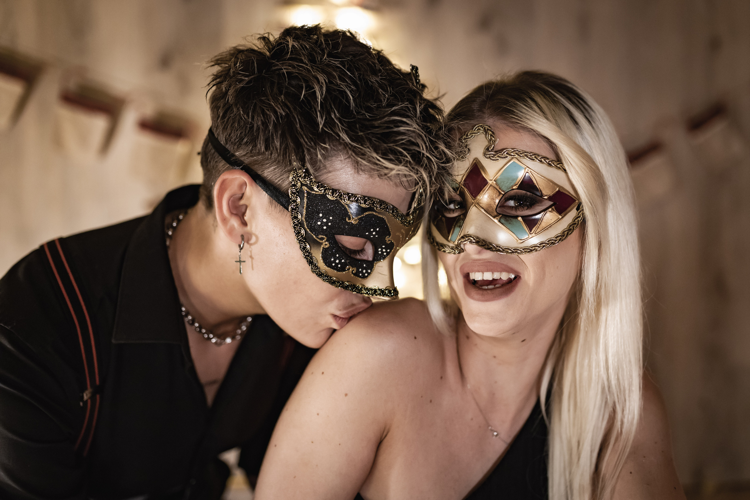 Praznična atmosfera uhvaćena na studijskom novogodišnjem fotografisanju