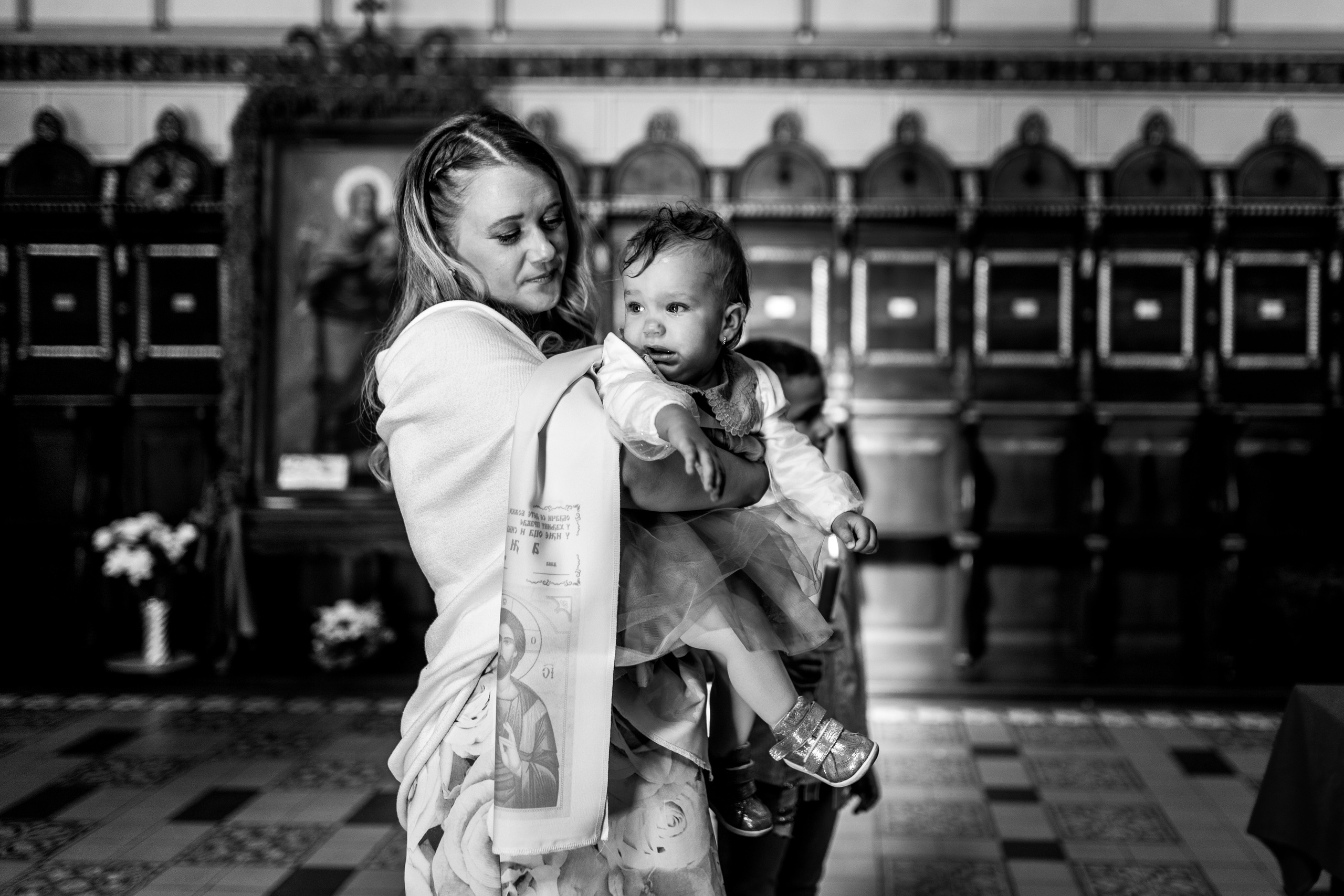 crno-bela fotografija krštenja