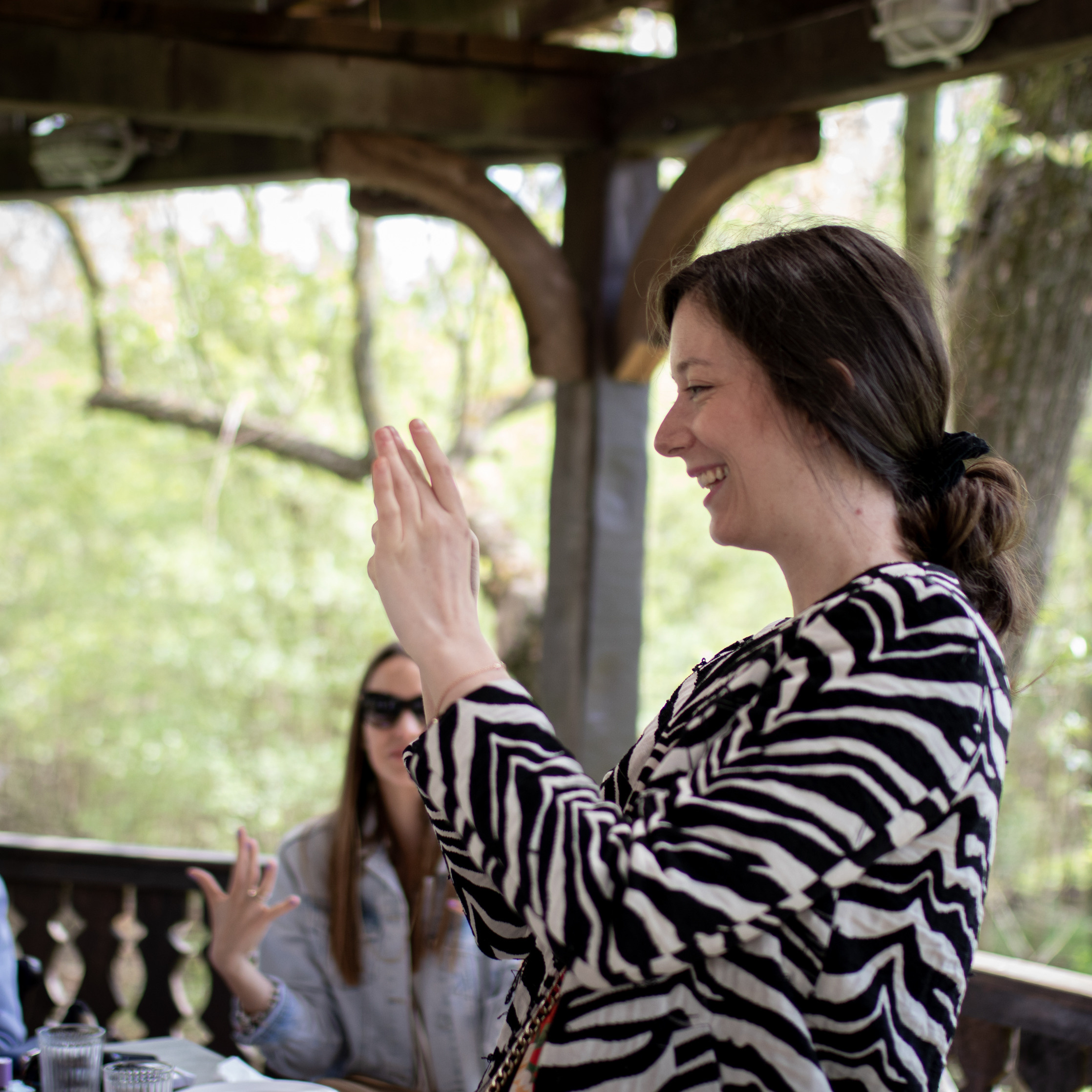 fotografifasnje devojke koja fotografiše