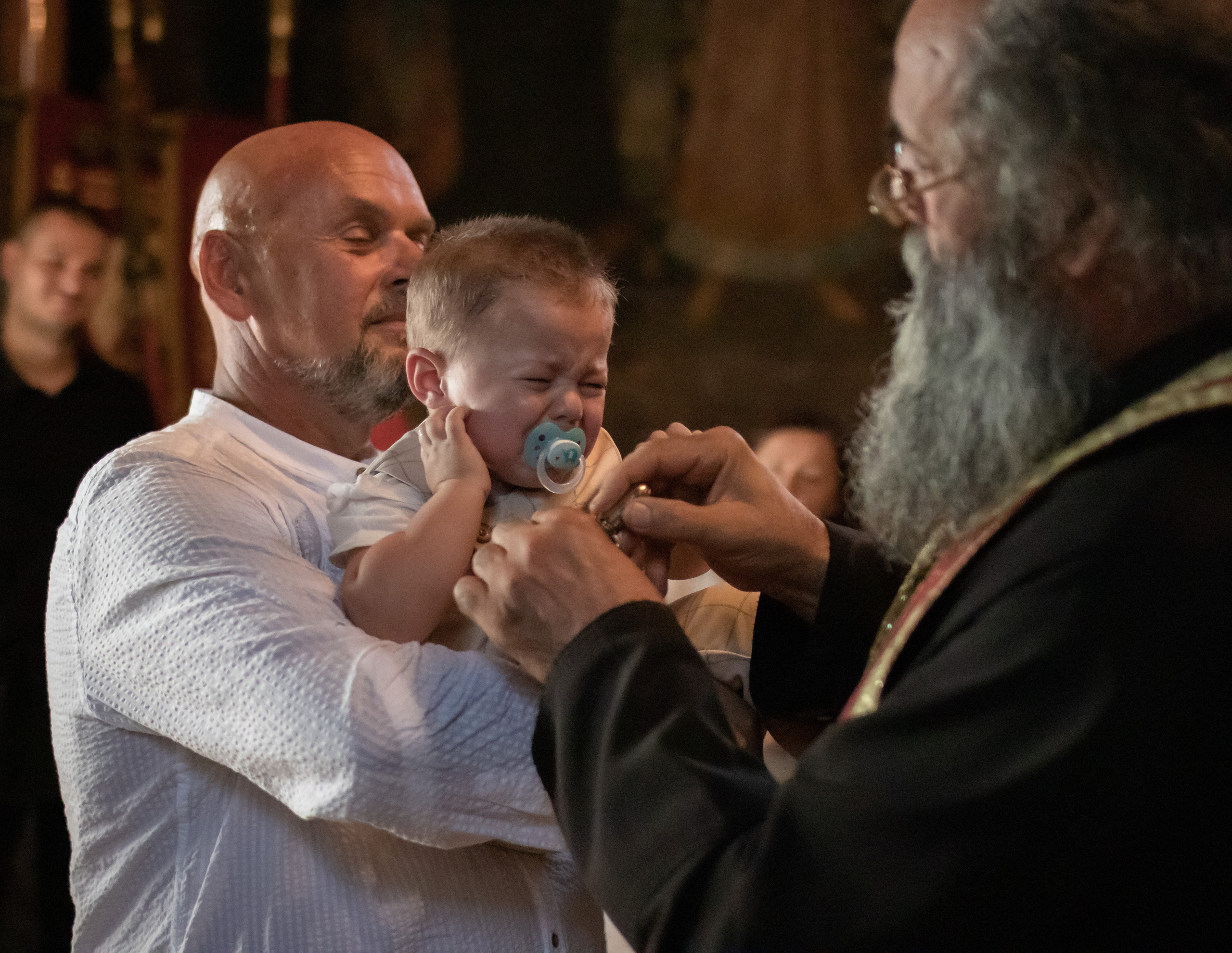 fotografisanje uplakanog deteta na krštenju