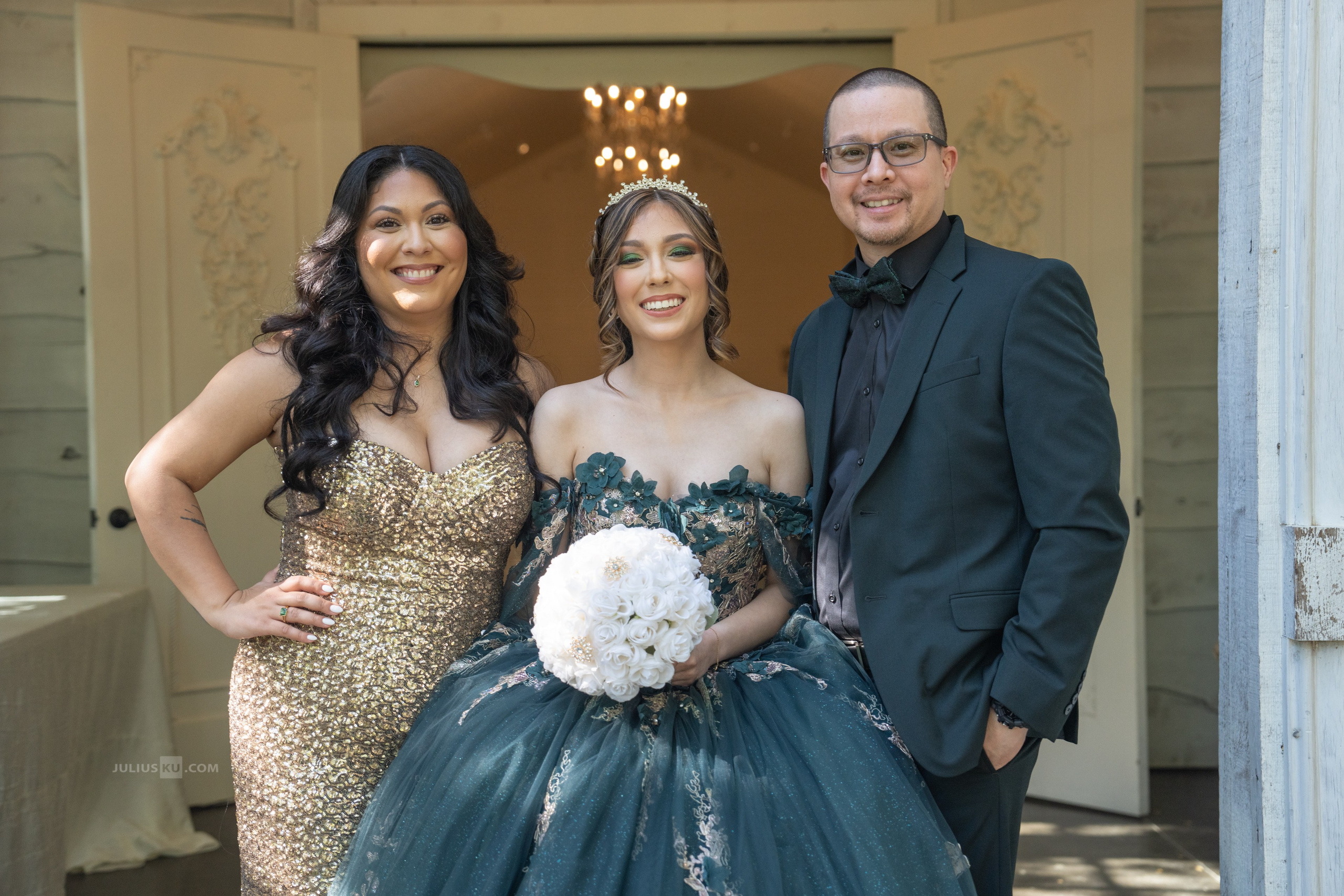 Family / Wedding / Quinceañeras. Main