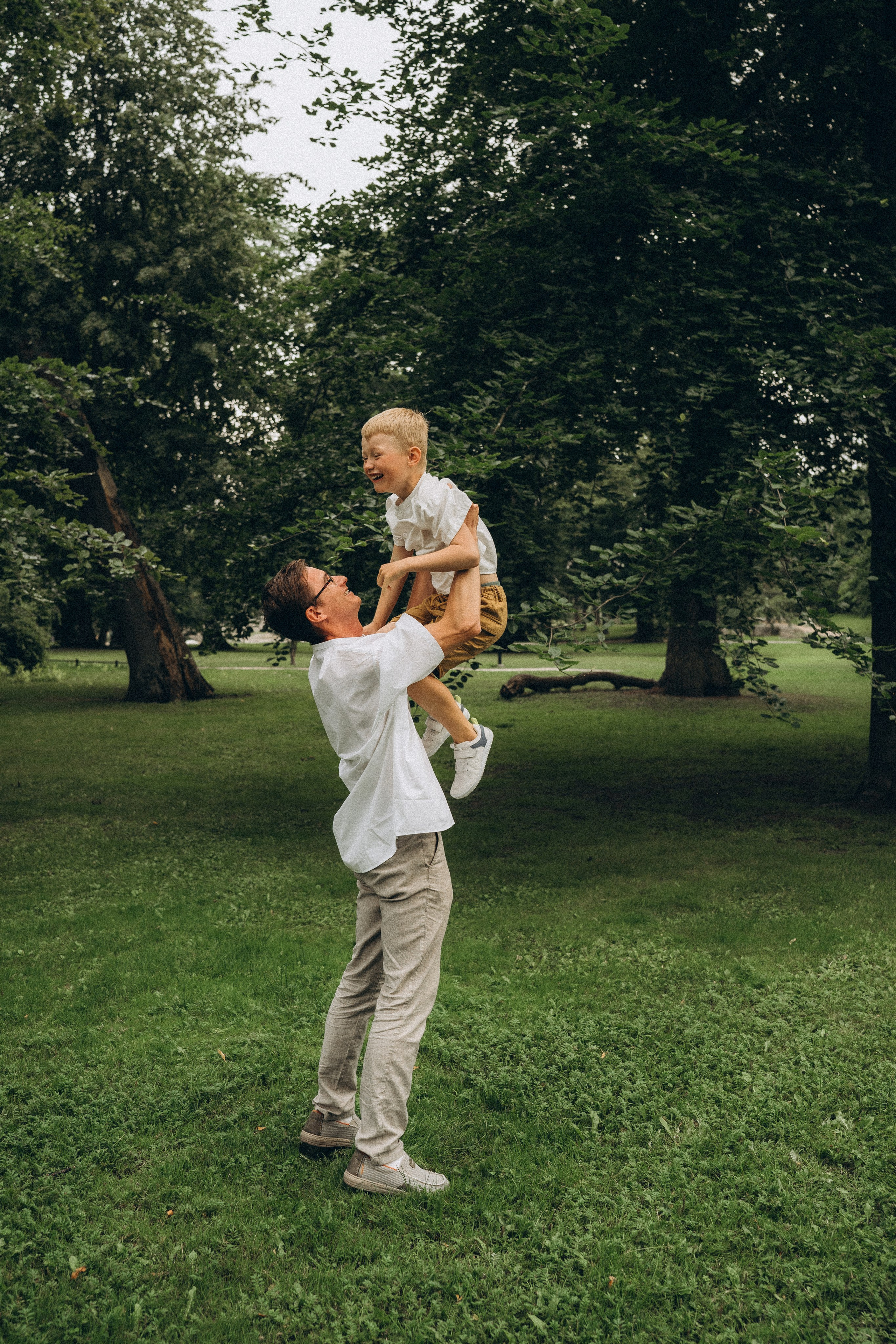 Kaivopuisto. Wedding and potrait photographer in Helsinki Vickan O