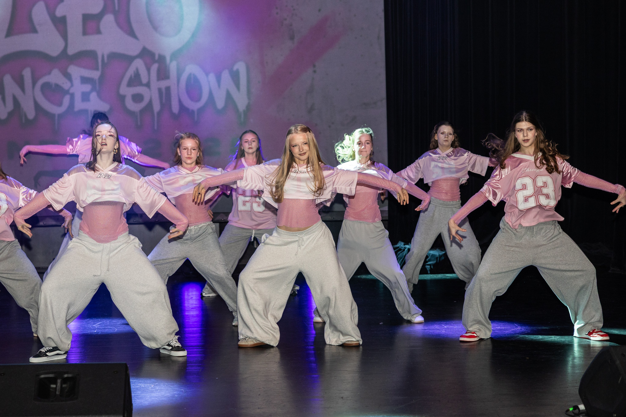 LEO DANCE SHOW WINTER 2025. Семейный и детский фотограф в Варшаве Мила Бобровская