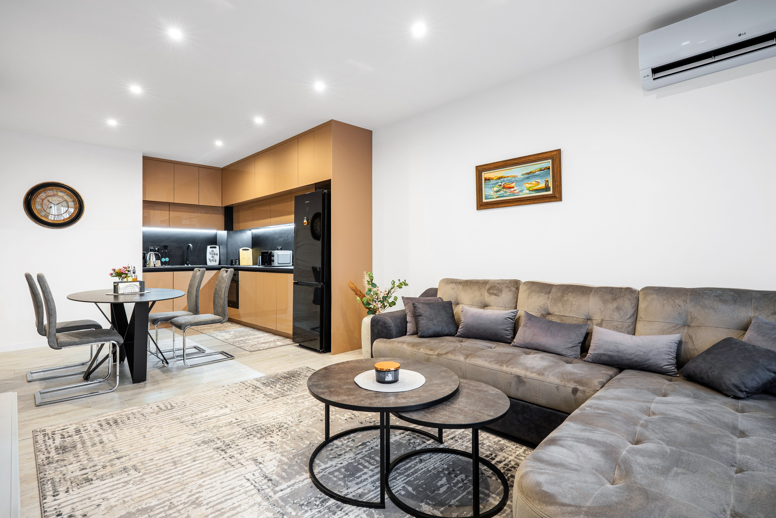 Апартамент за отдаване в Booking и Airbnb. Професионален фотограф в Пловдив и областта