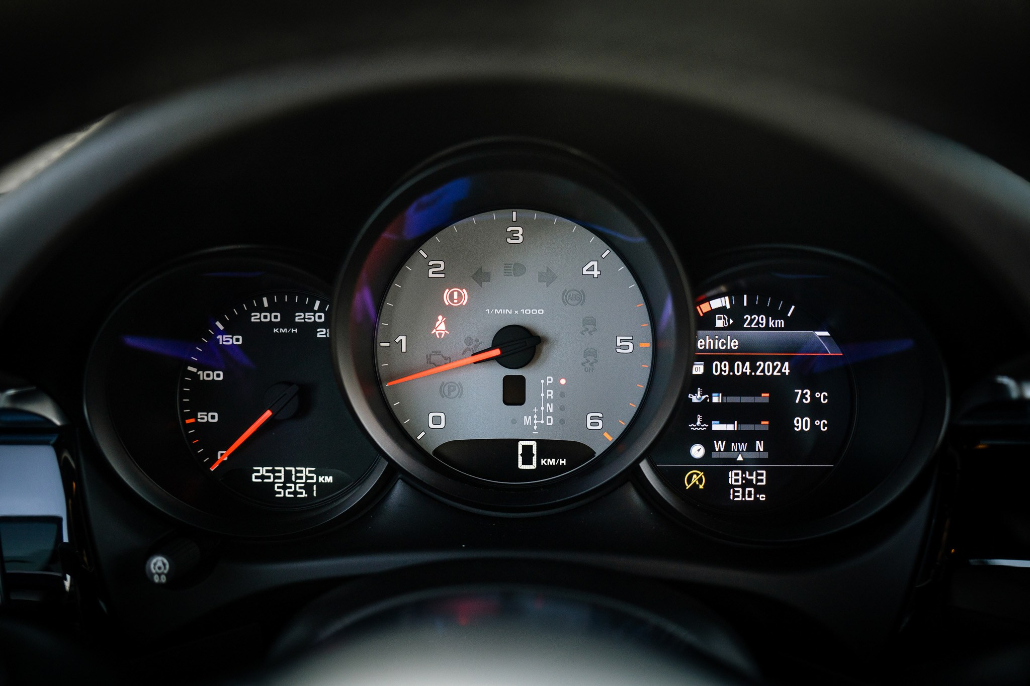 PORSCHE macan. LOHA VISUALS — AUTOMOTIVE PHOTOGRAPHY