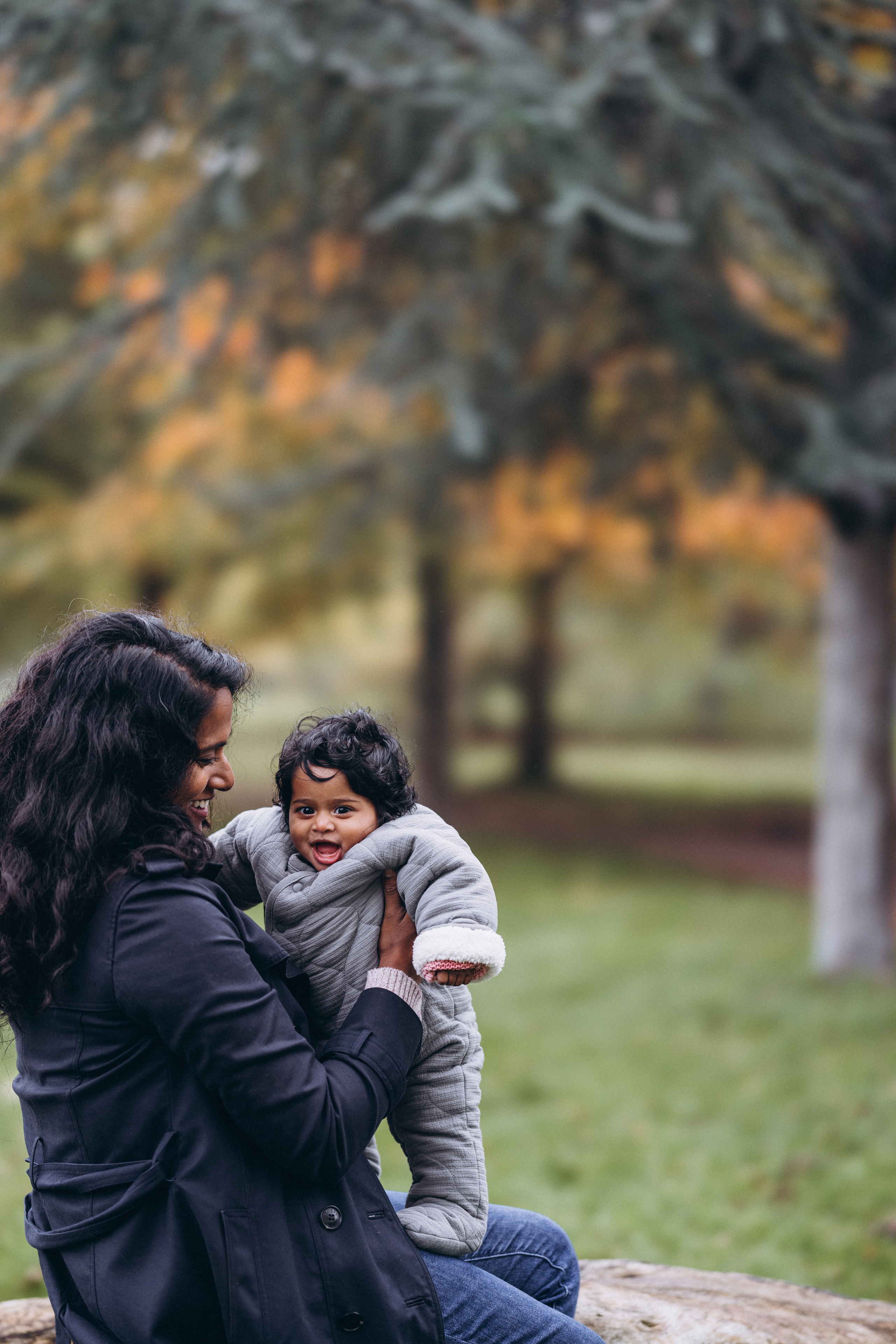 Foggy morning for family hugs. Anastasia Klink, Photographer in London